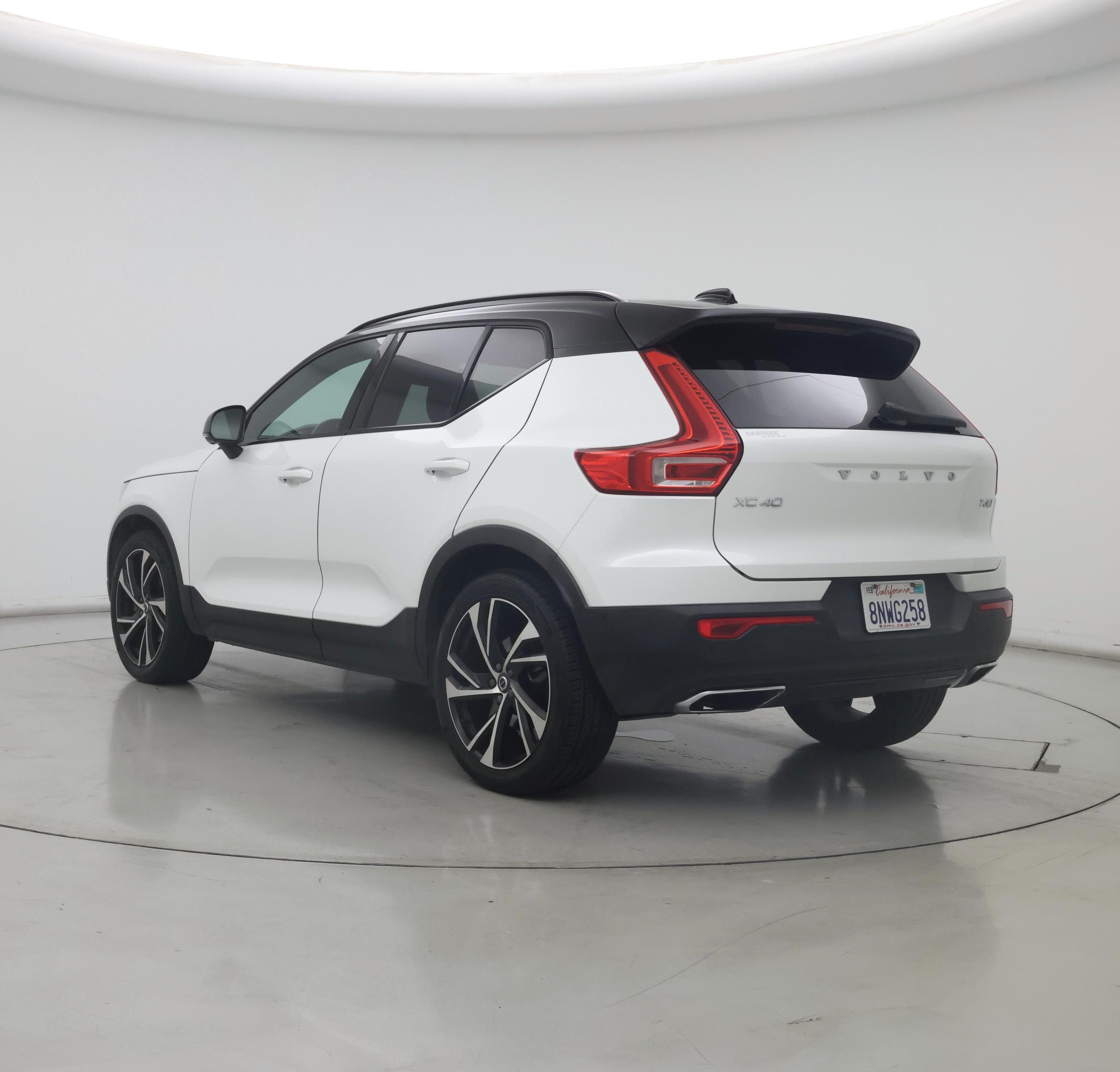 Thumbnail: 2019 Volvo XC40 - 2