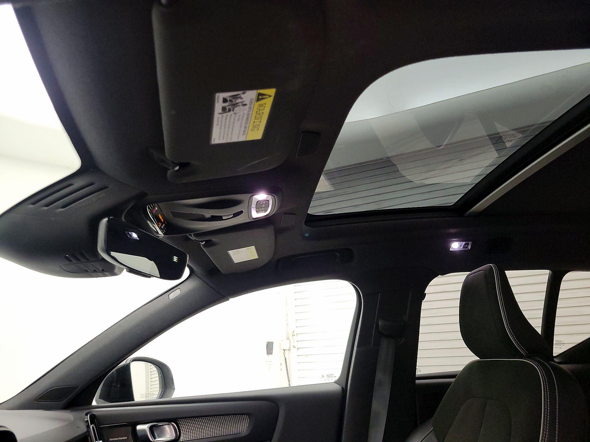 Thumbnail: 2019 Volvo XC40 - 19