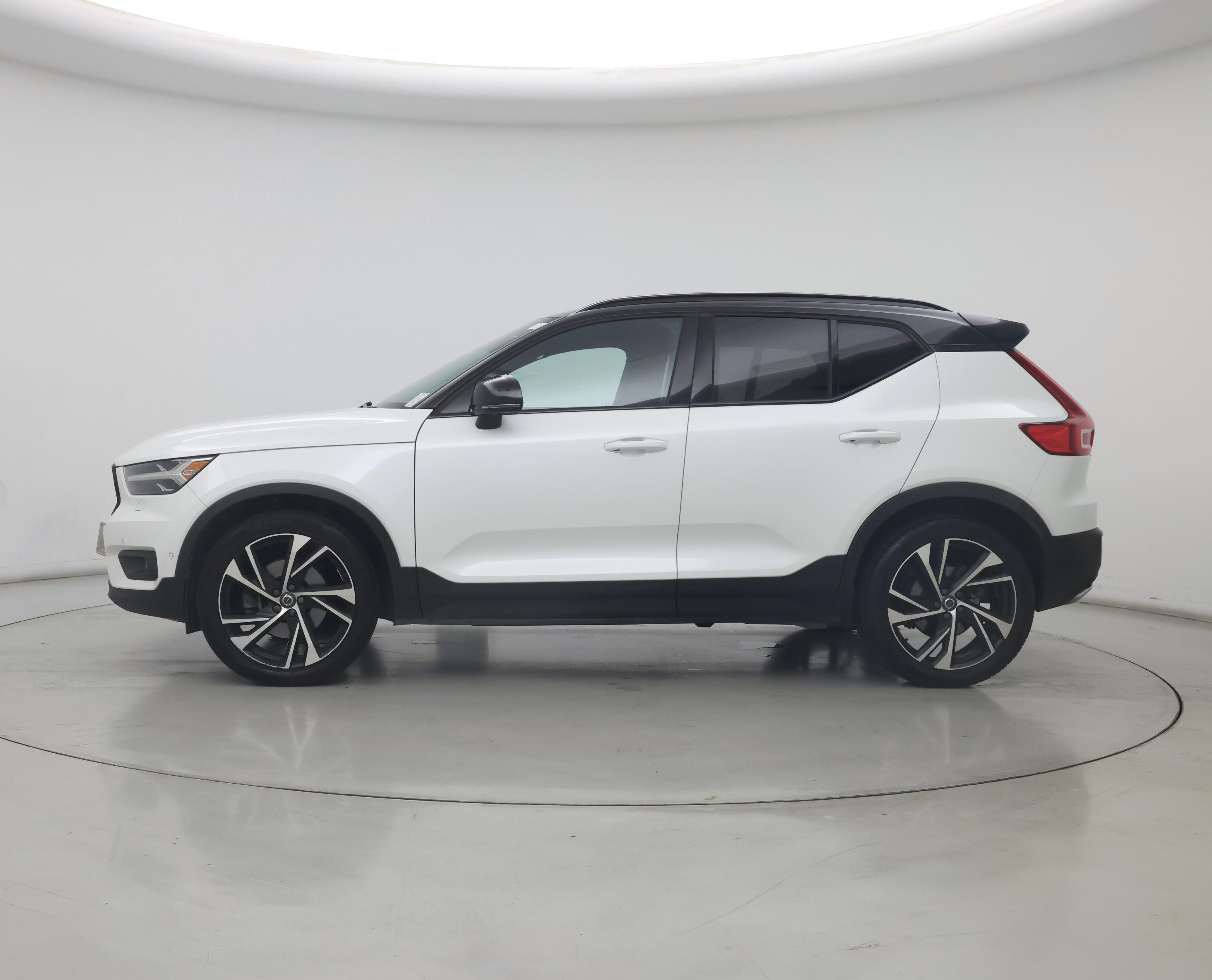 Thumbnail: 2019 Volvo XC40 - 3