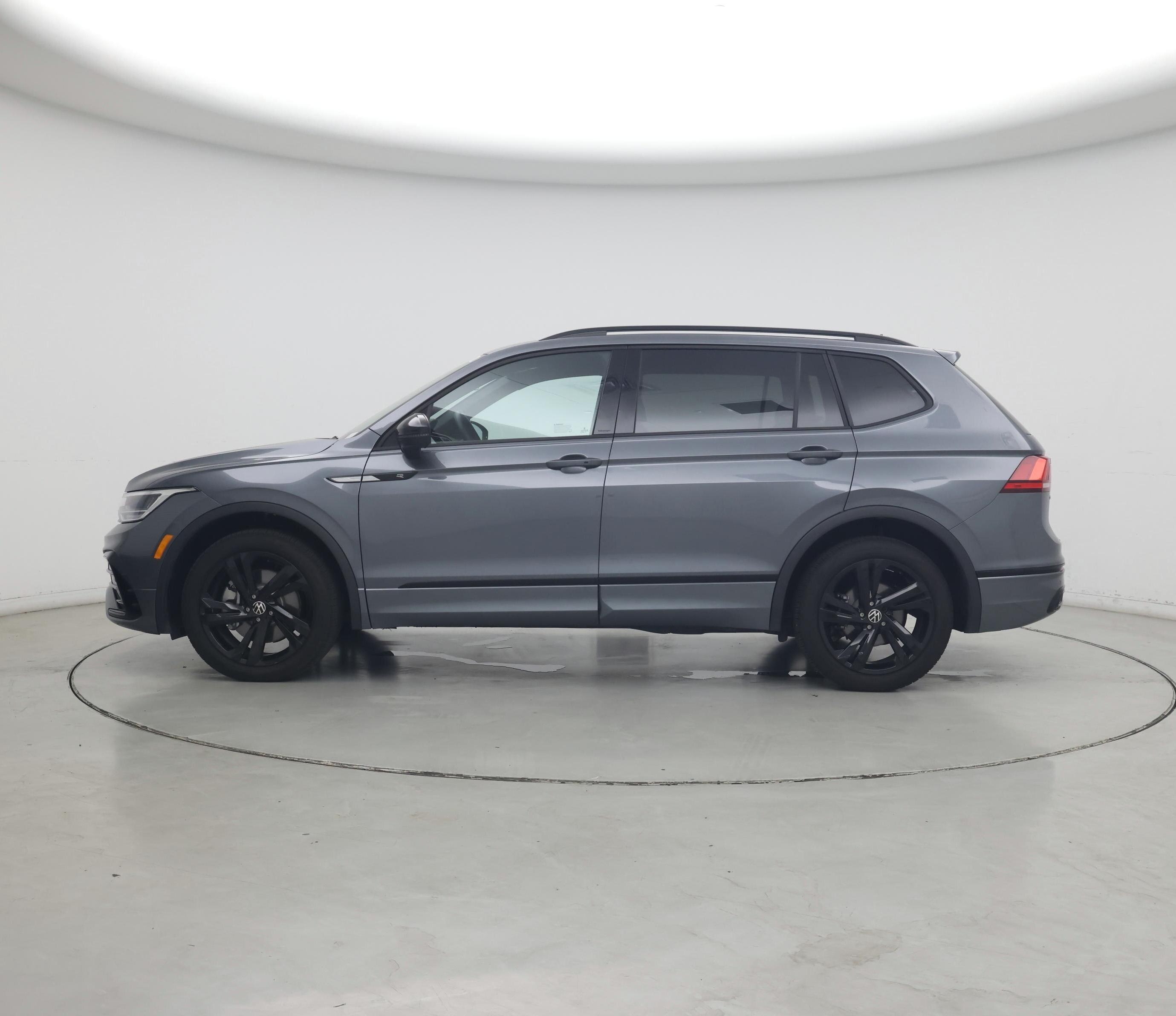 Thumbnail: 2024 Volkswagen Tiguan - 3