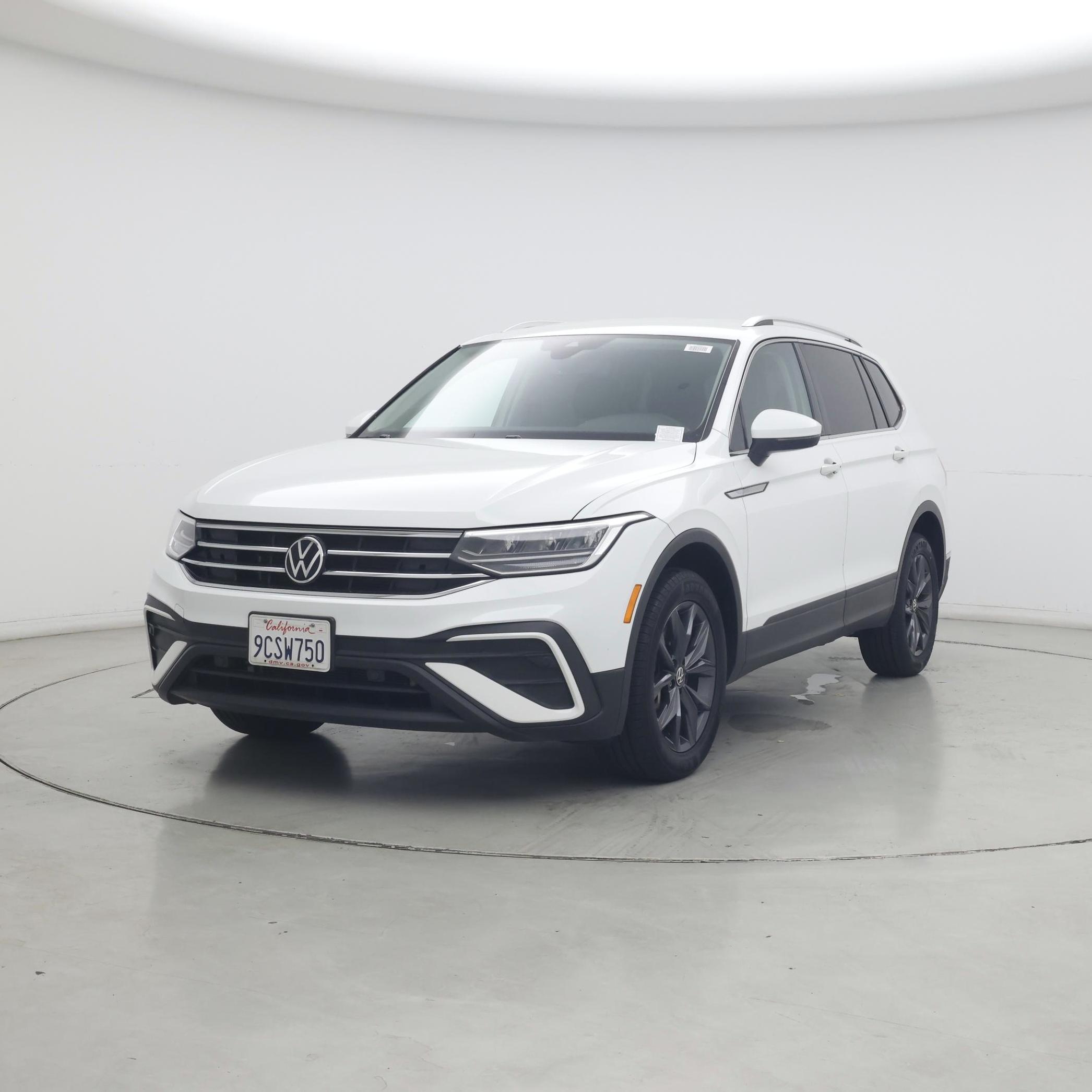 Thumbnail: 2022 Volkswagen Tiguan - 4