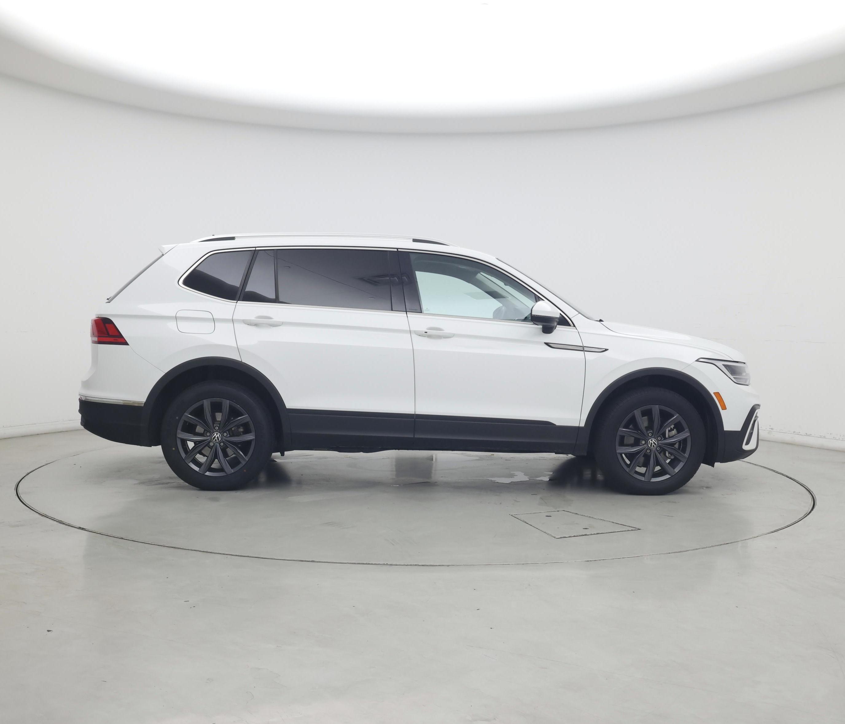 Thumbnail: 2022 Volkswagen Tiguan - 7
