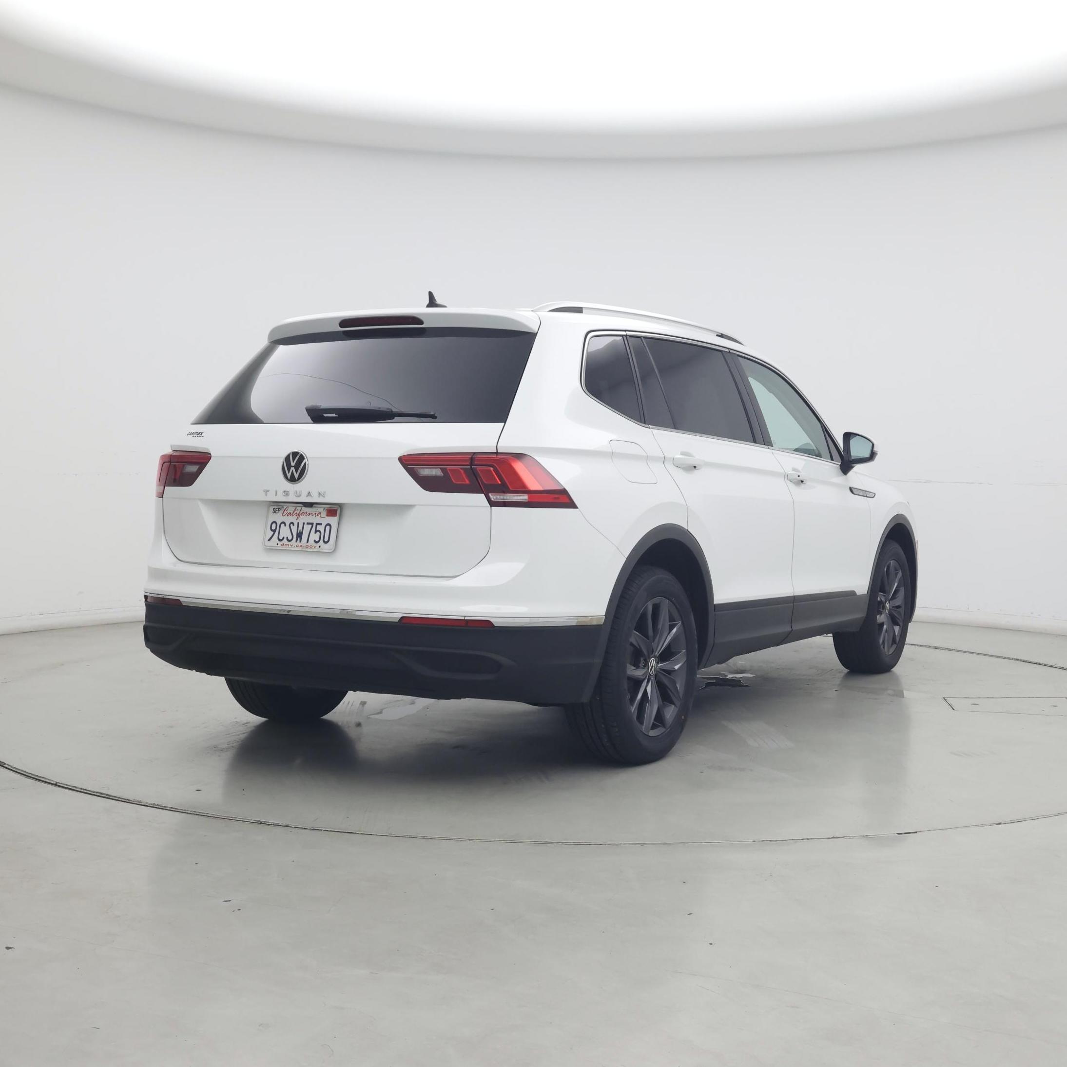 Thumbnail: 2022 Volkswagen Tiguan - 8