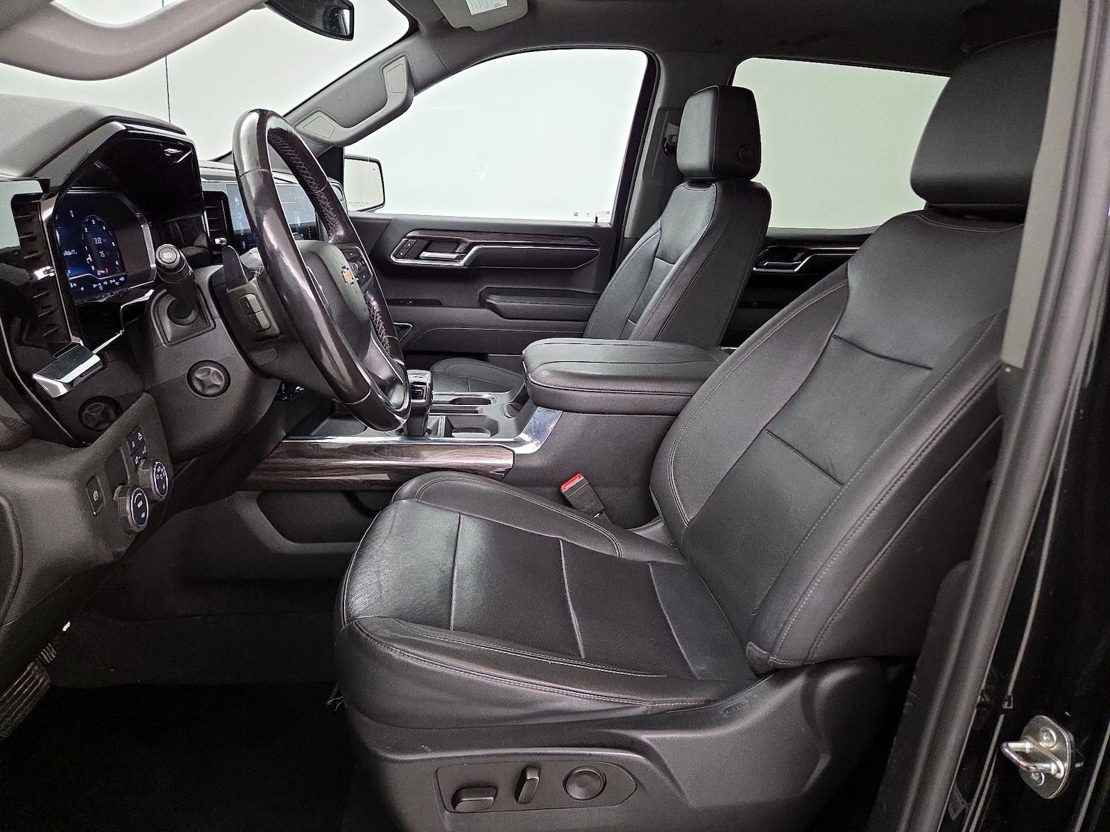 2023 Chevrolet Silverado 1500 LTZ - Photo 12