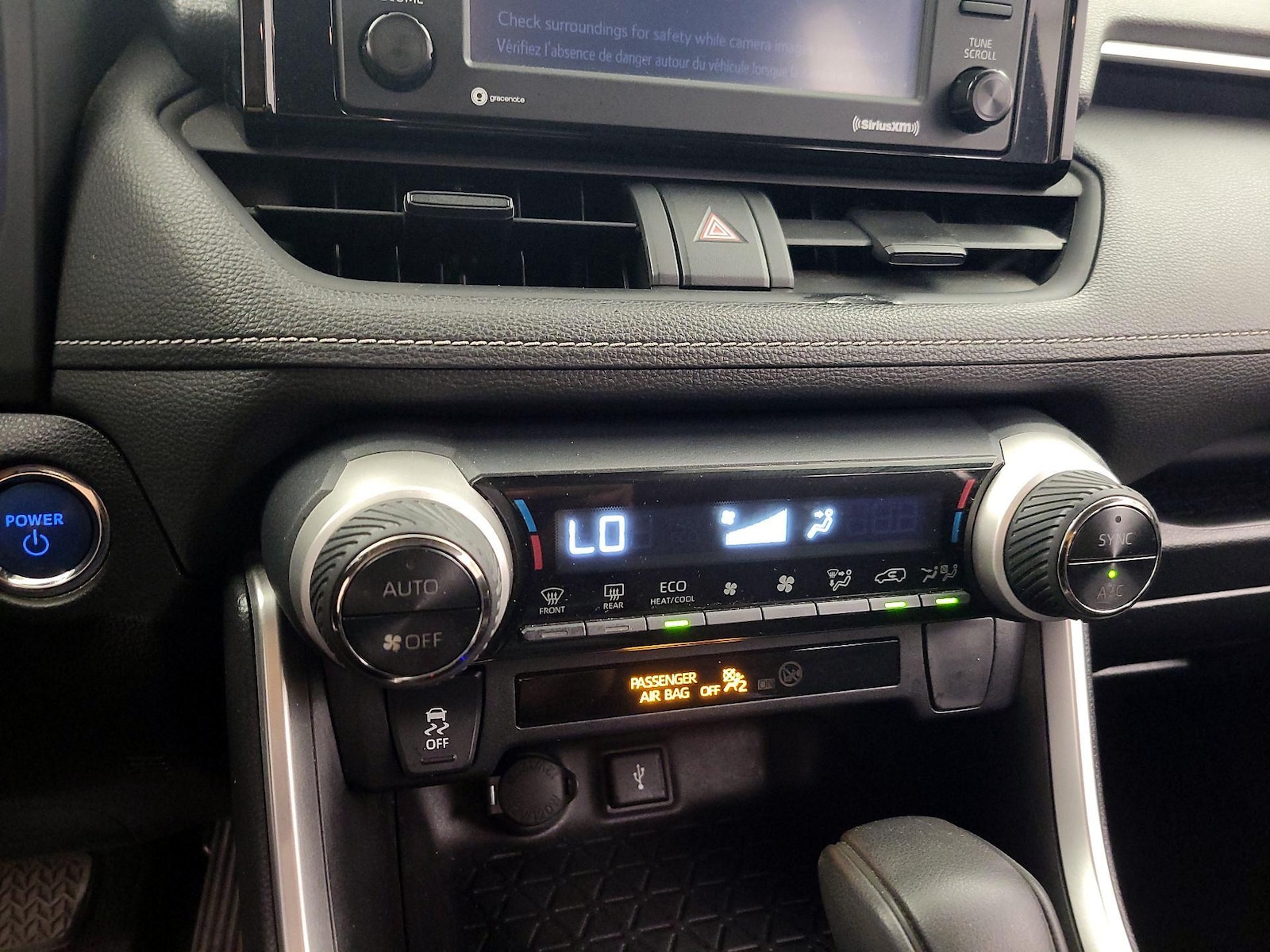 2020 Toyota RAV4 XLE - Photo 17