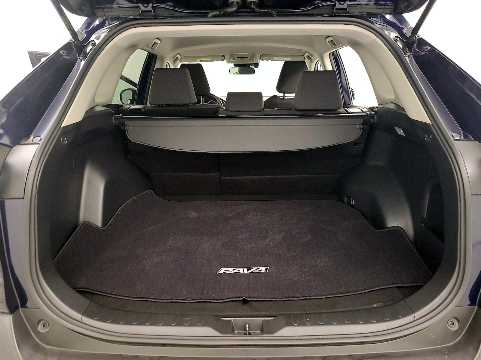 2020 Toyota RAV4 XLE - Photo 21