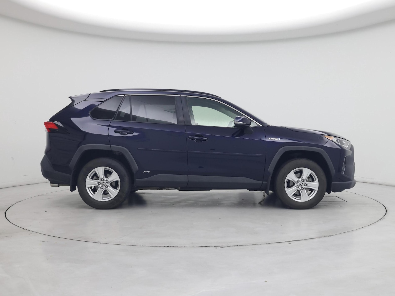 2020 Toyota RAV4 XLE - Photo 8