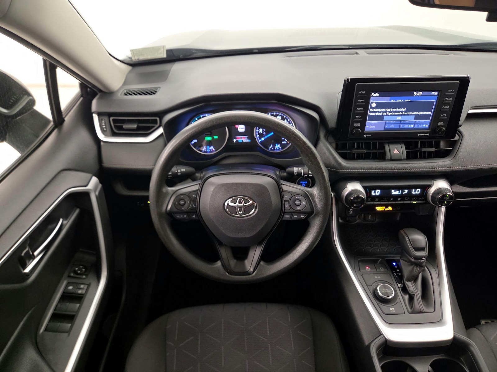 2020 Toyota RAV4 XLE - Photo 11