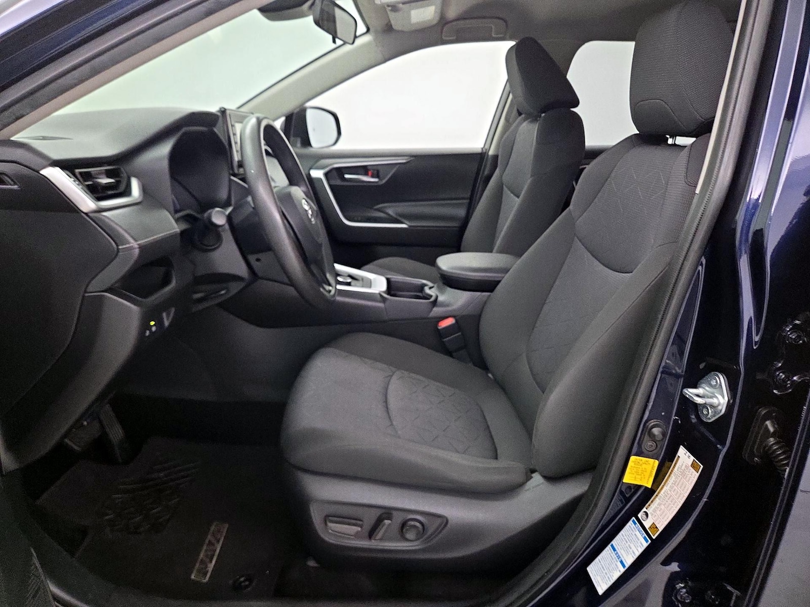 2020 Toyota RAV4 XLE - Photo 12
