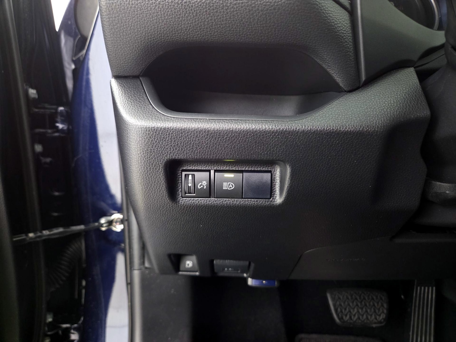 2020 Toyota RAV4 XLE - Photo 14