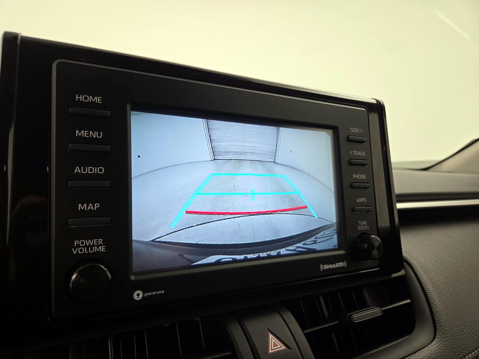 2020 Toyota RAV4 XLE - Photo 15