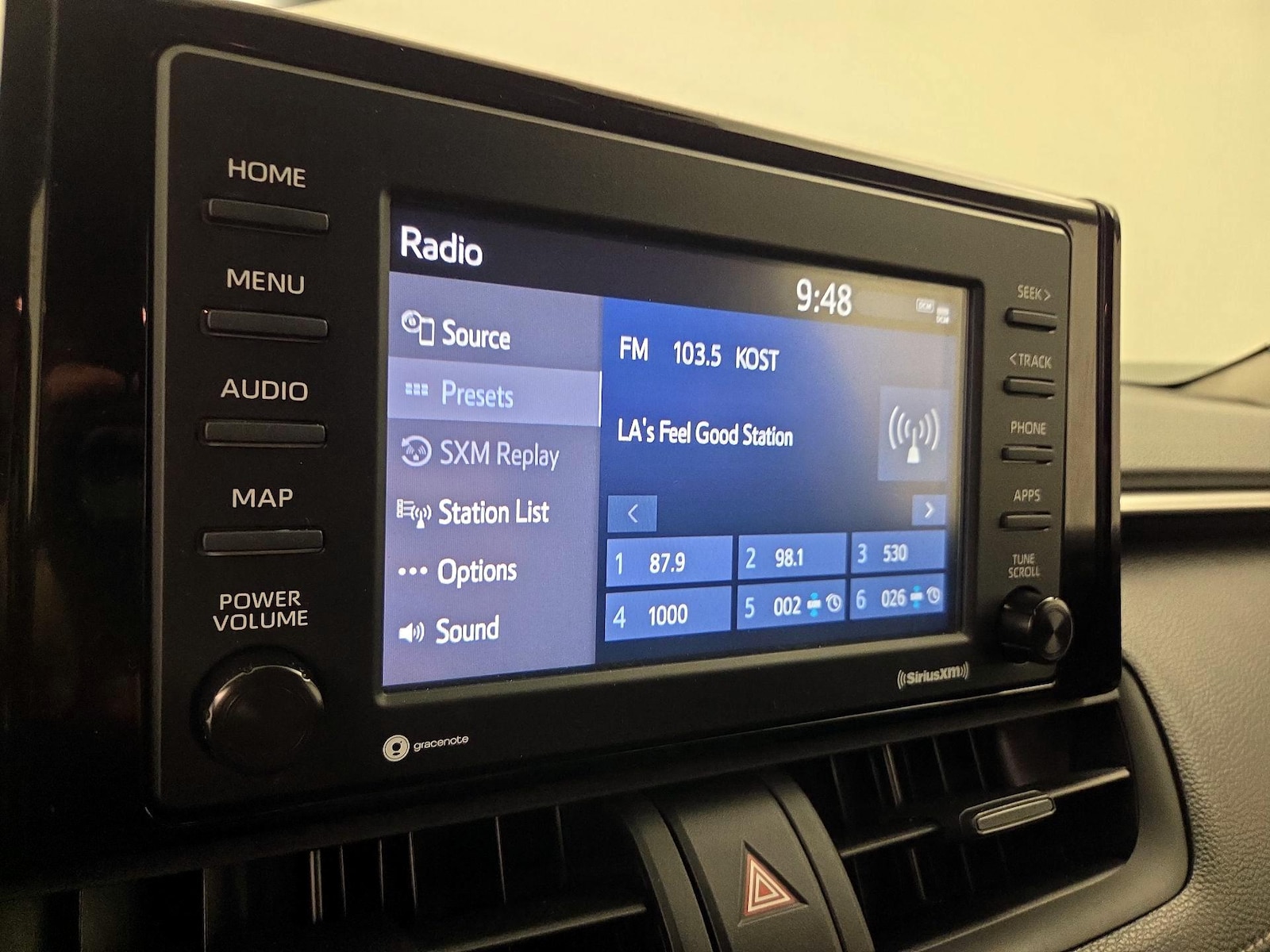 2020 Toyota RAV4 XLE - Photo 16