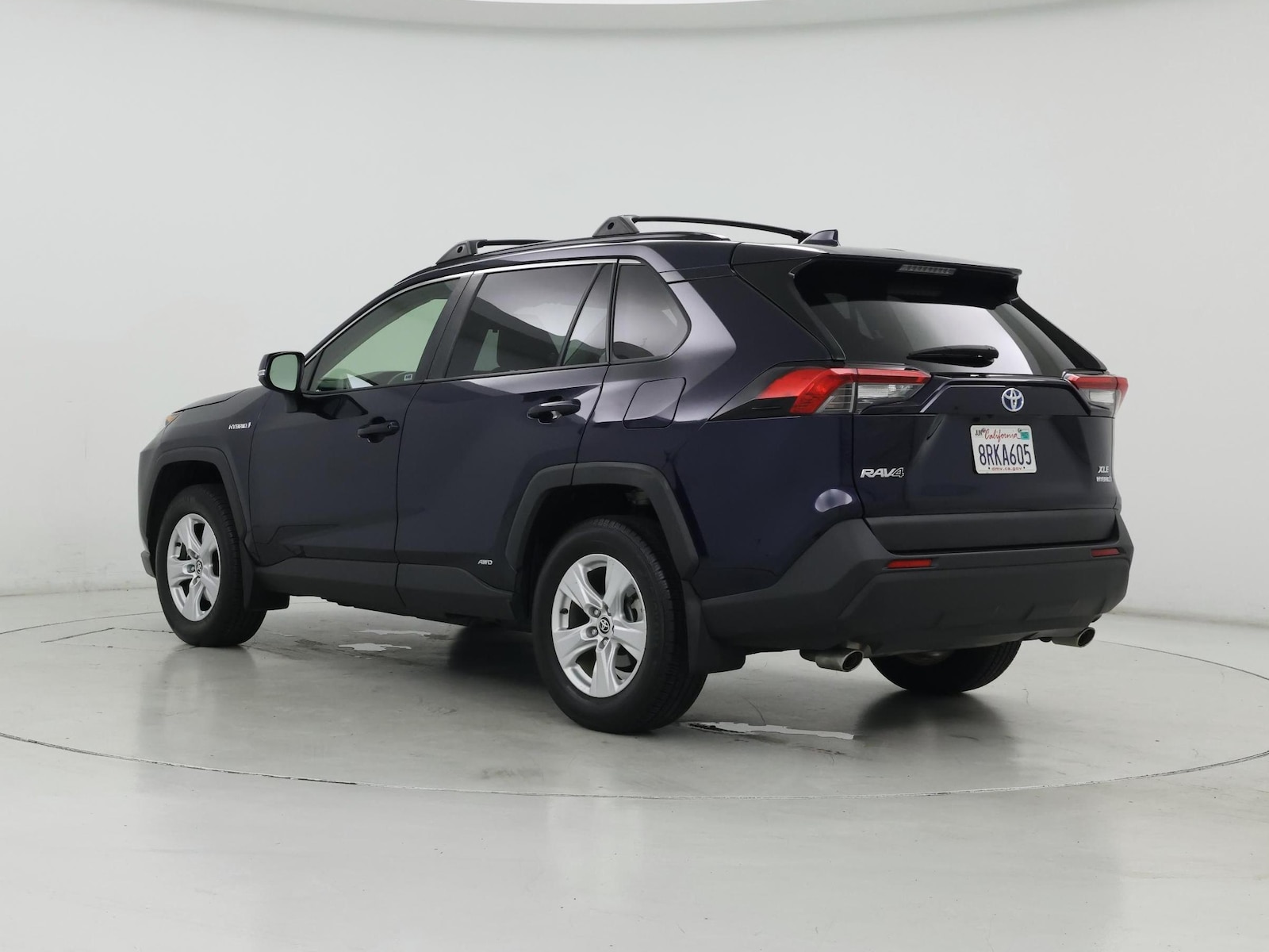 2020 Toyota RAV4 XLE - Photo 3