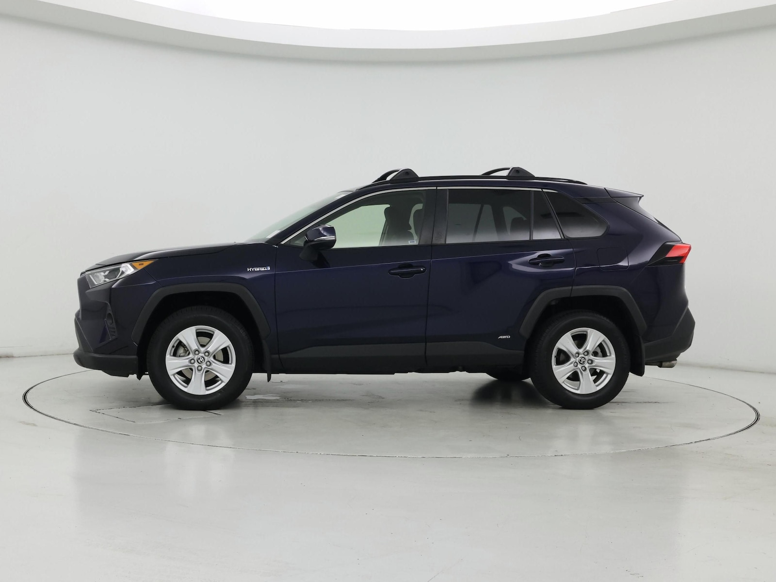 2020 Toyota RAV4 XLE - Photo 4