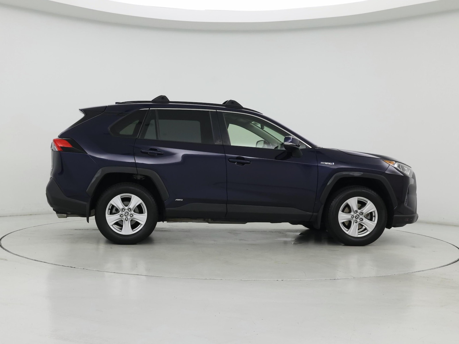 2020 Toyota RAV4 XLE - Photo 8