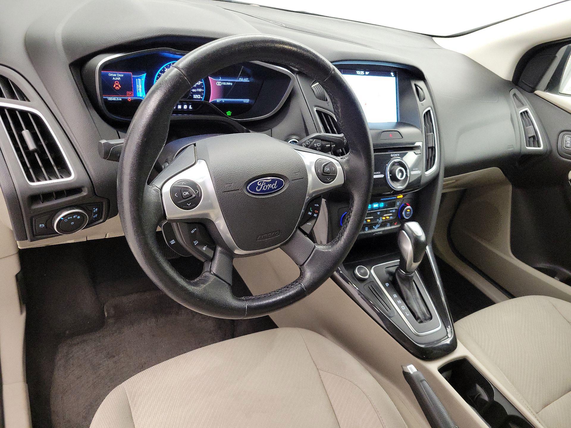 Thumbnail: 2016 Ford Focus - 9