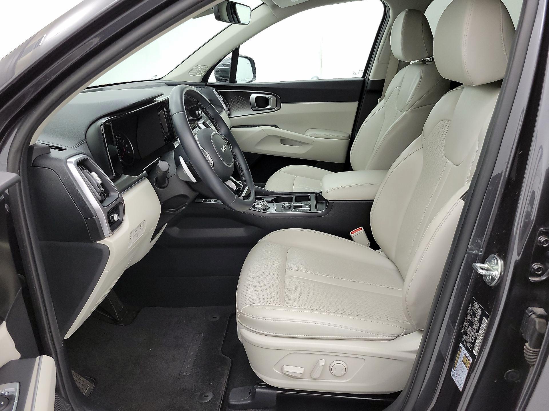 Thumbnail: 2023 Kia Sorento - 11