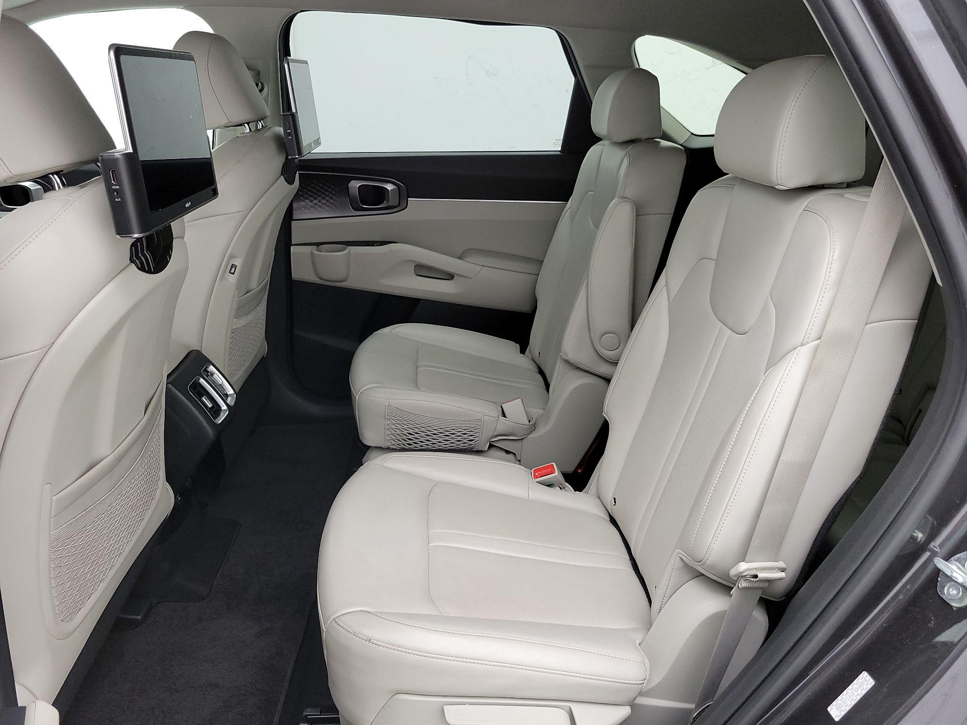 Thumbnail: 2023 Kia Sorento - 20