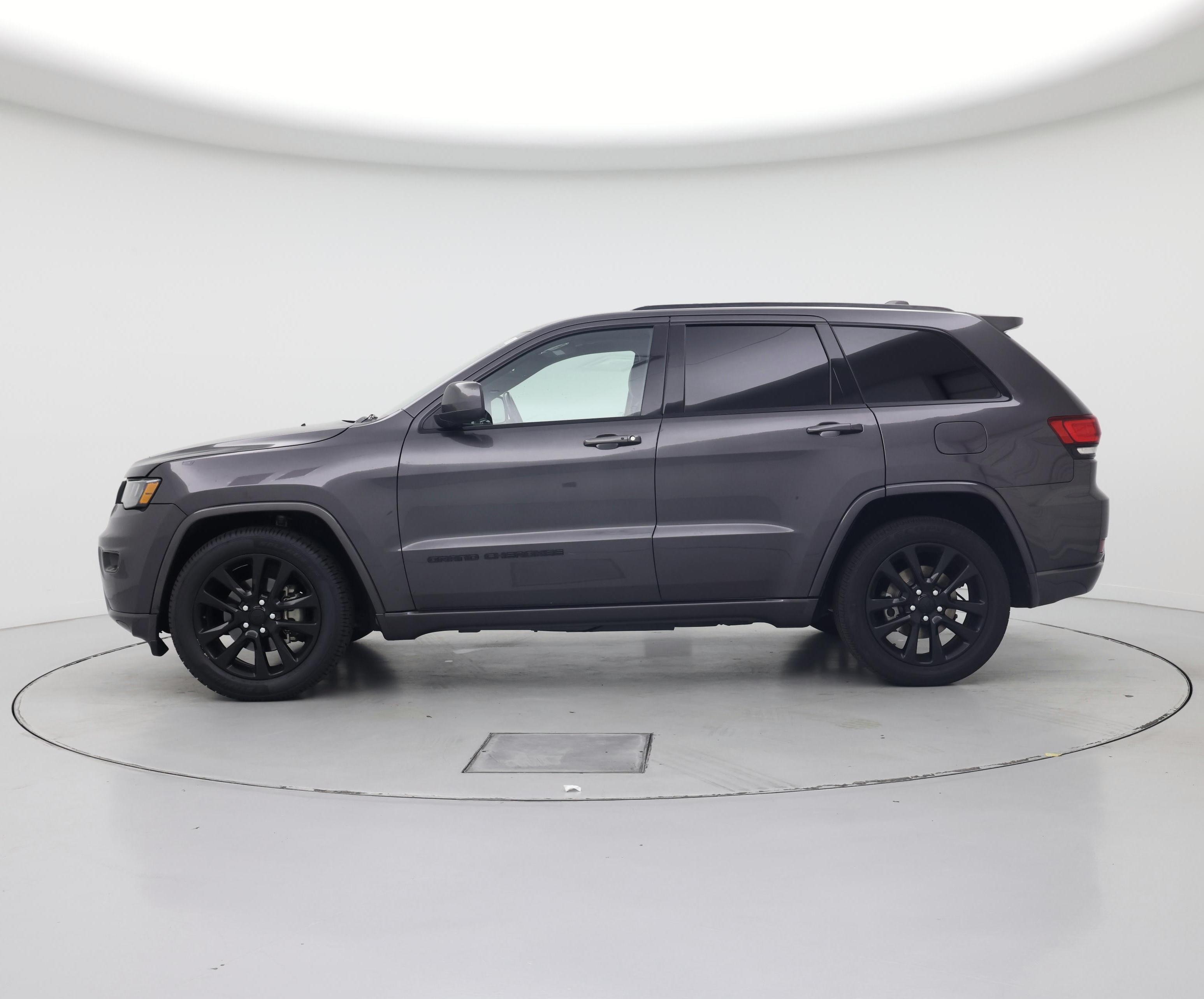 Thumbnail: 2018 Jeep Grand Cherokee - 3