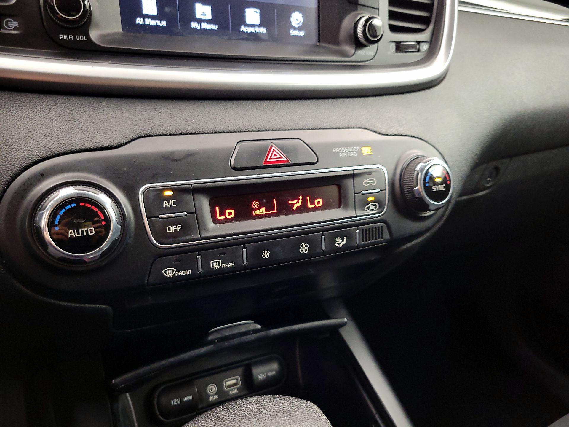 Thumbnail: 2019 Kia Sorento - 16