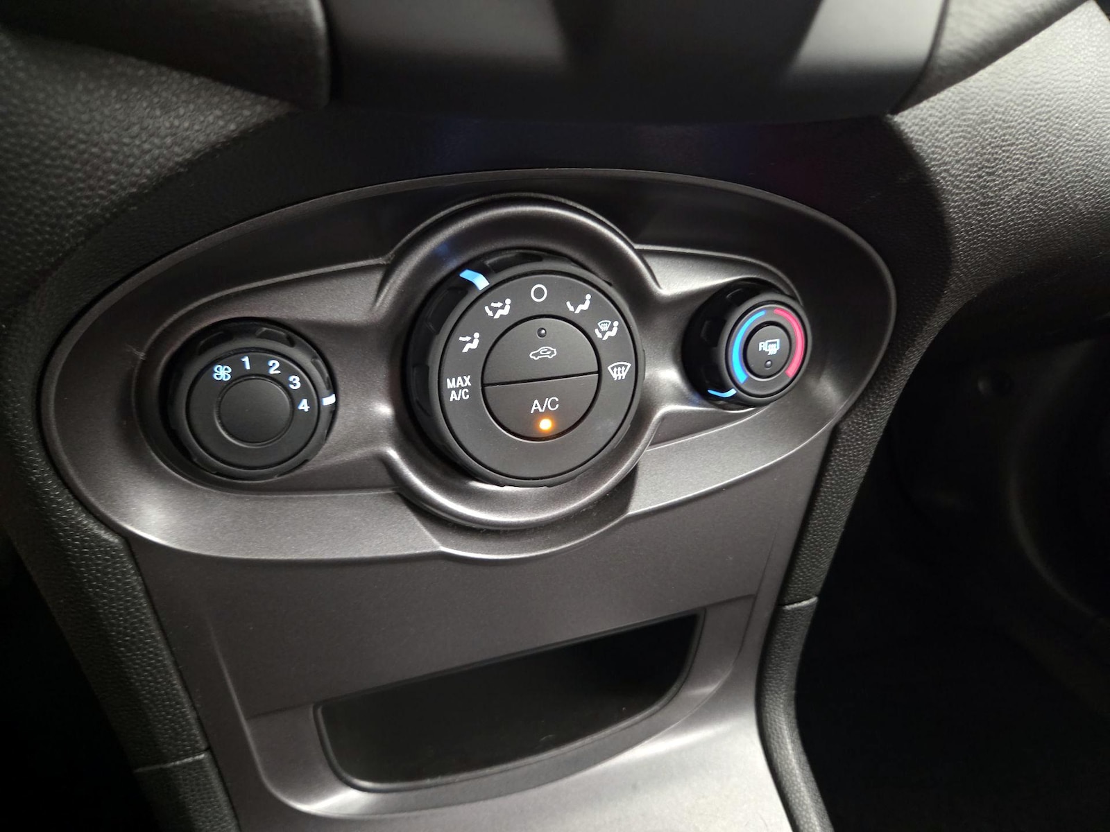 2019 Ford Fiesta S - Photo 17