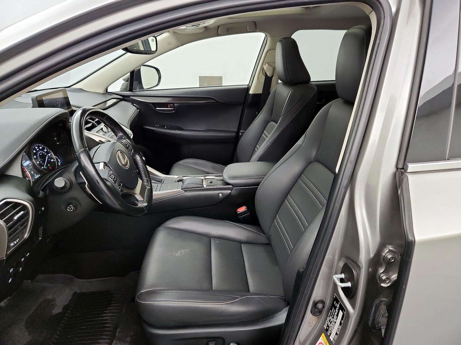 2020 Lexus NX 300 - Photo 12