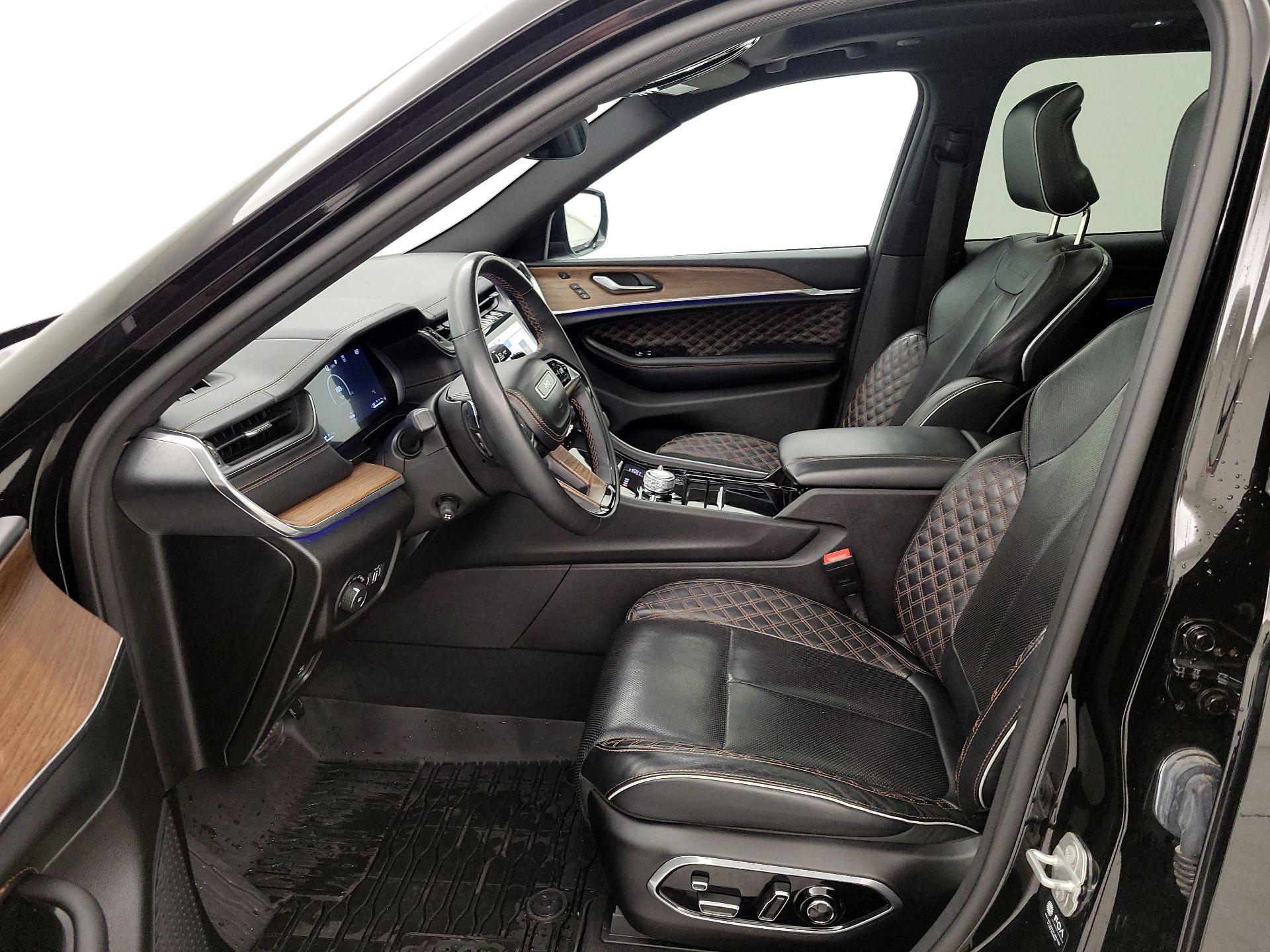 Thumbnail: 2024 Jeep Grand Cherokee - 11