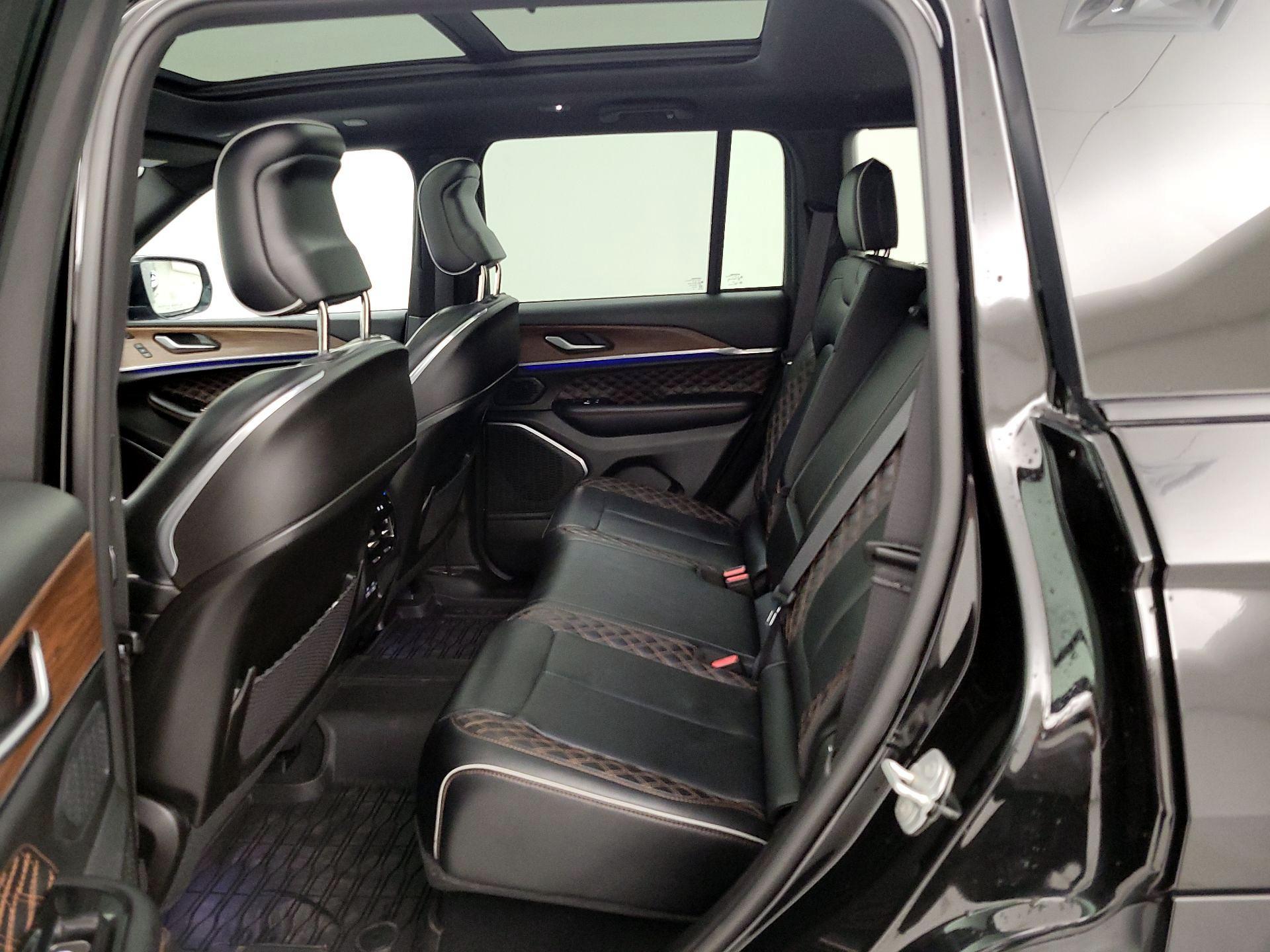 Thumbnail: 2024 Jeep Grand Cherokee - 19