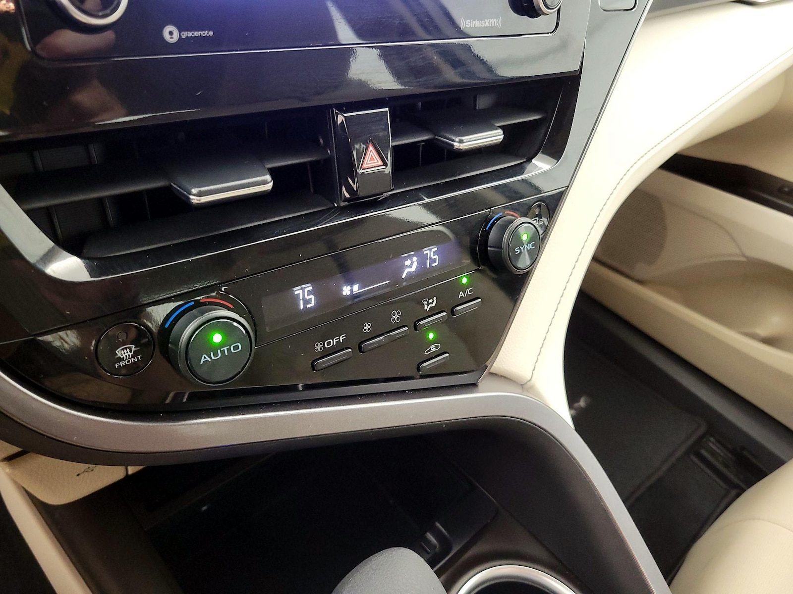 2023 Toyota Camry LE - Photo 17