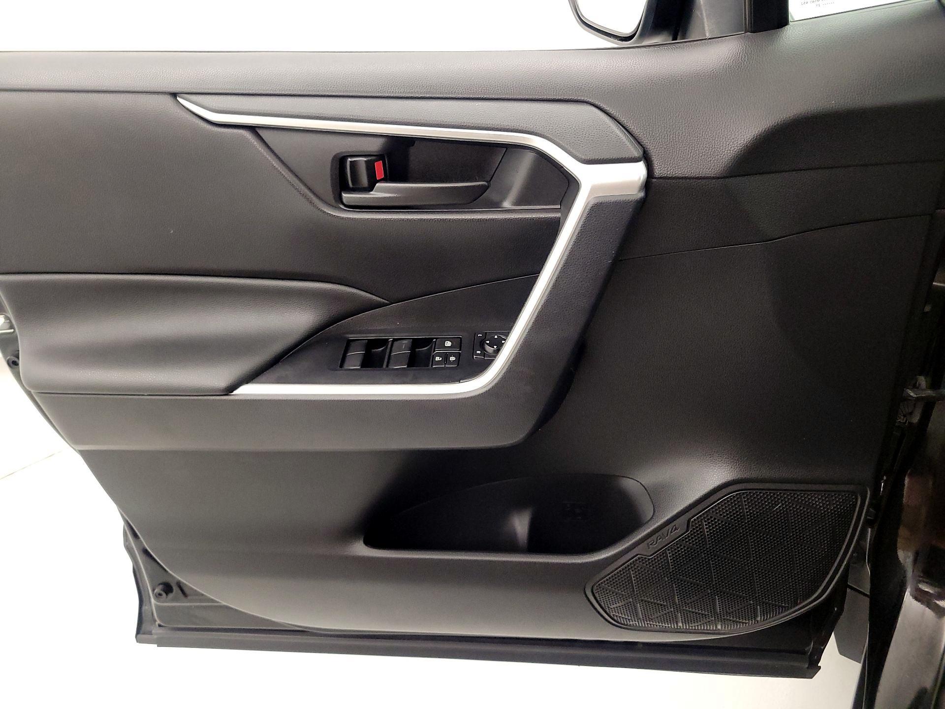Thumbnail: 2021 Toyota RAV4 - 12