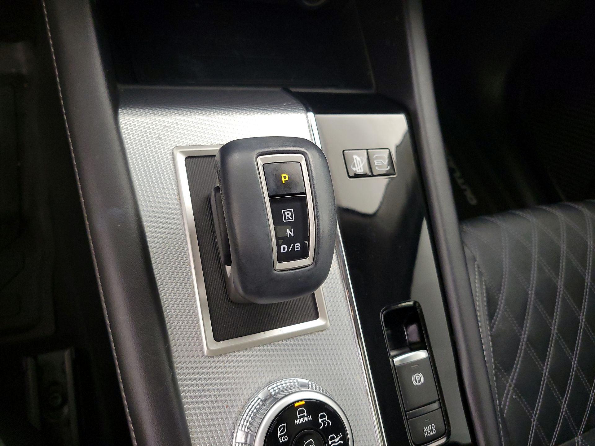 Thumbnail: 2023 Mitsubishi Outlander - 18