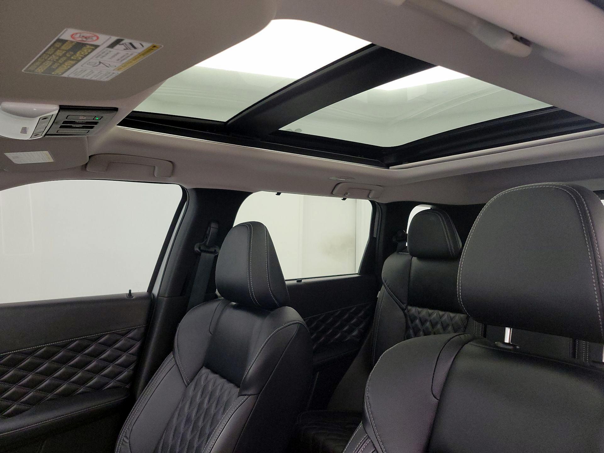 Thumbnail: 2023 Mitsubishi Outlander - 20
