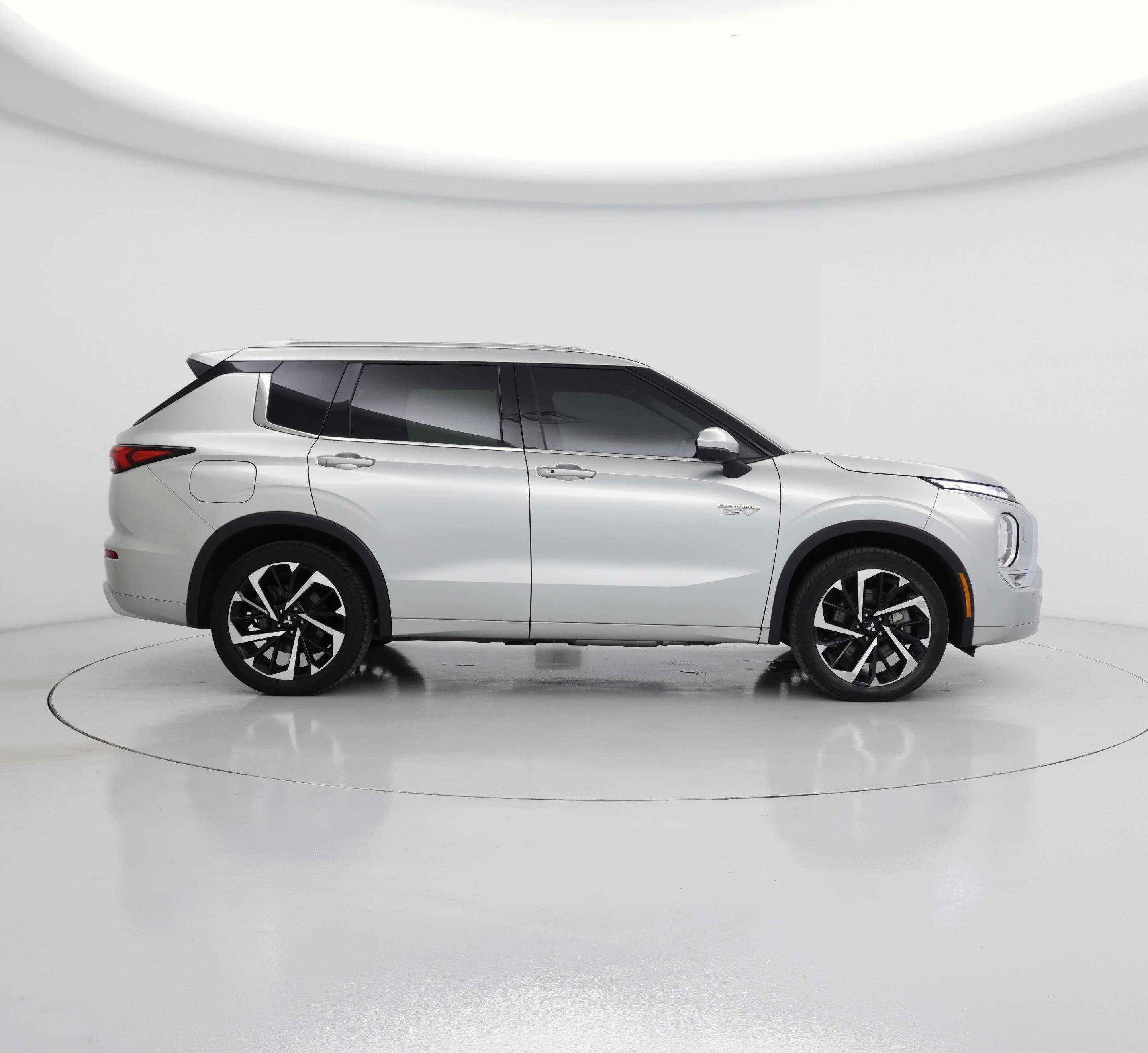 Thumbnail: 2023 Mitsubishi Outlander - 7