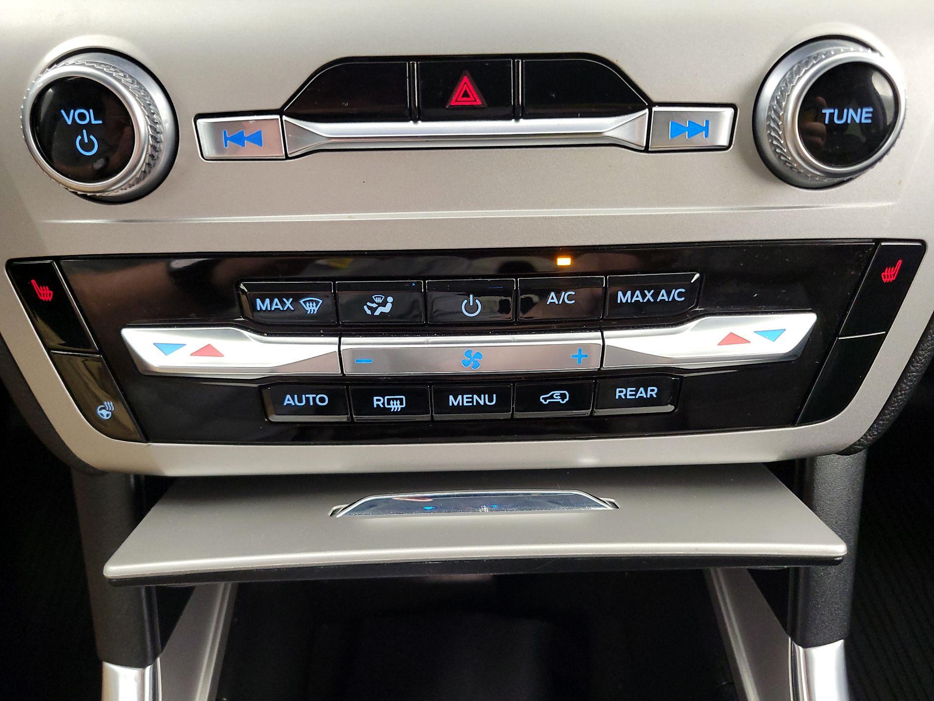 Thumbnail: 2022 Ford Explorer - 16