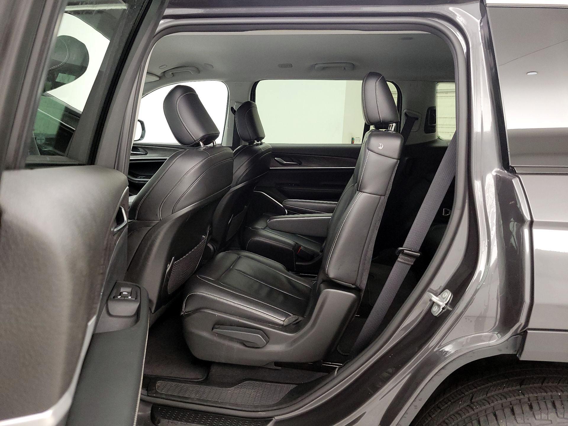 Thumbnail: 2022 Jeep Grand Cherokee L - 18