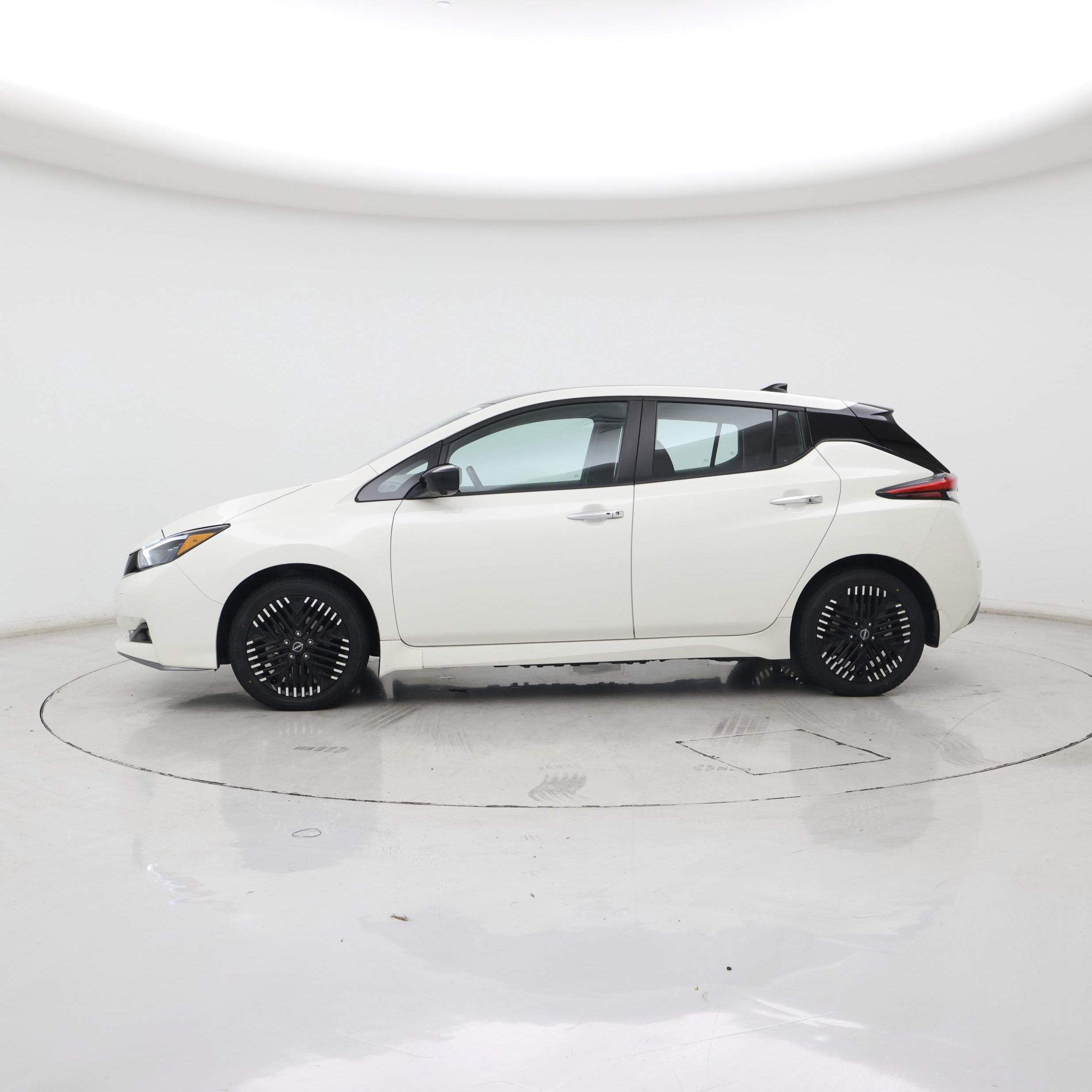 Thumbnail: 2023 Nissan Leaf - 3