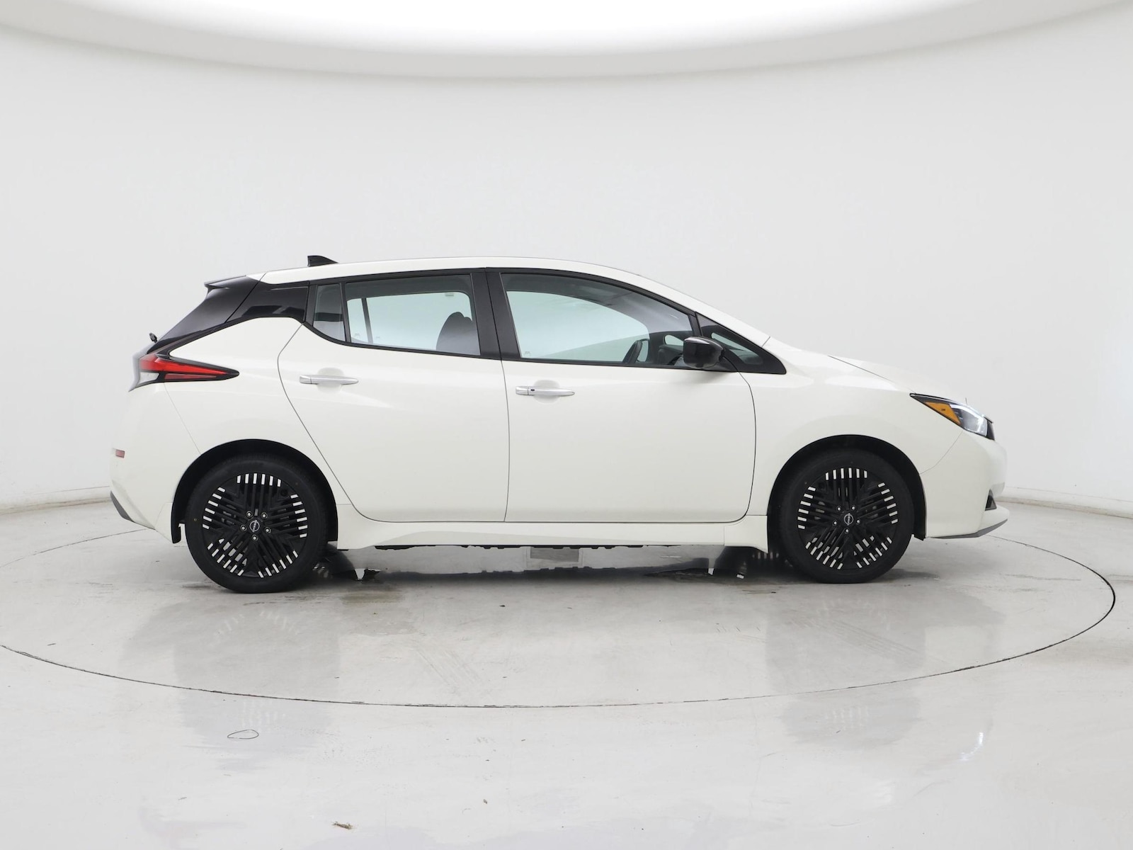 2023 Nissan Leaf SV Plus - Photo 8