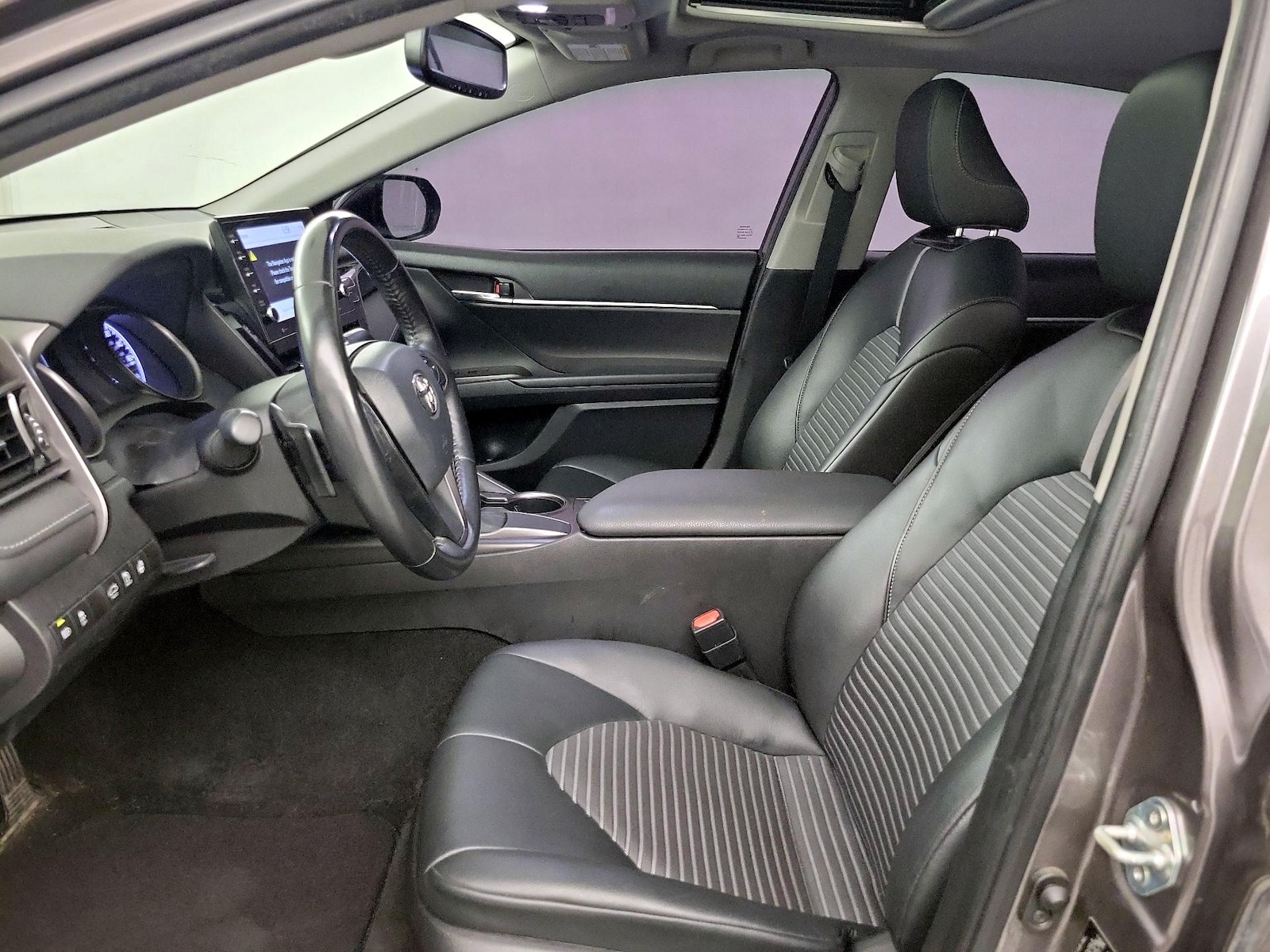 2021 Toyota Camry SE - Photo 10