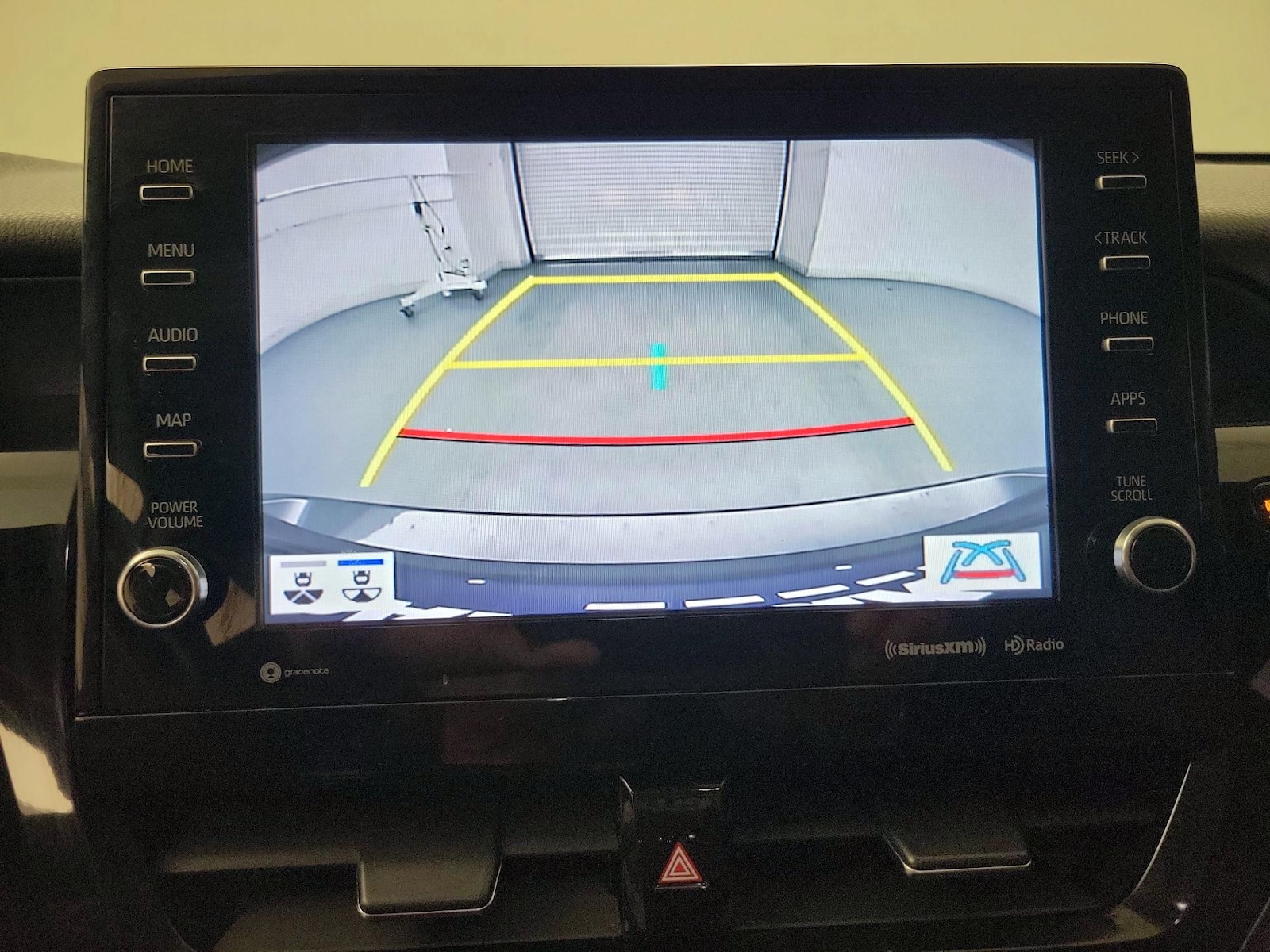 2021 Toyota Camry SE - Photo 14