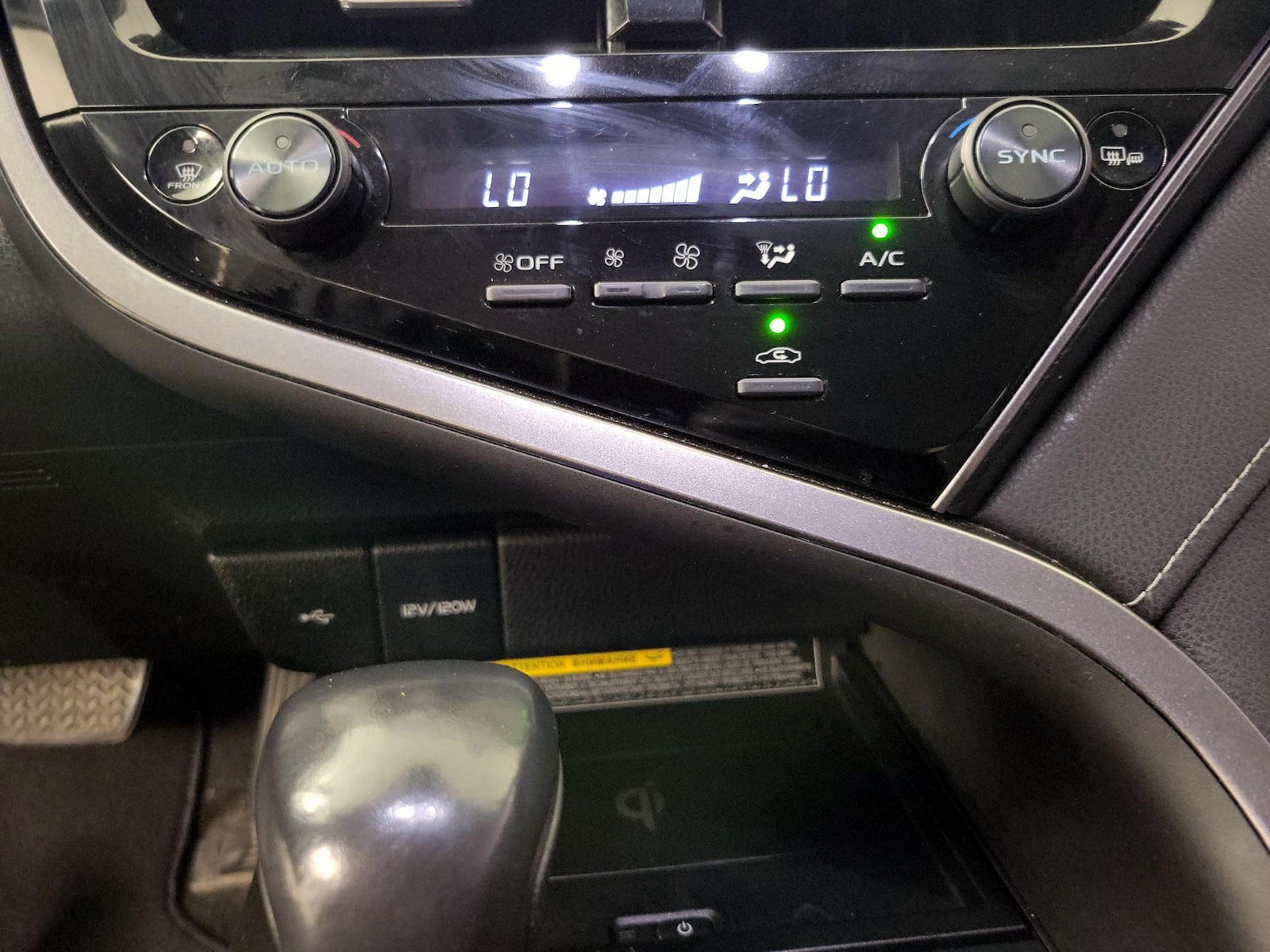 2021 Toyota Camry SE - Photo 16