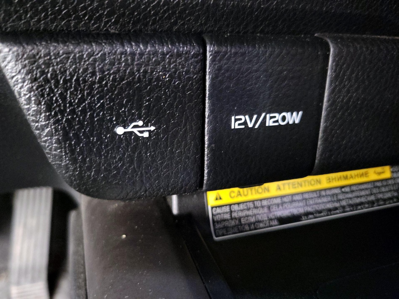2021 Toyota Camry SE - Photo 18