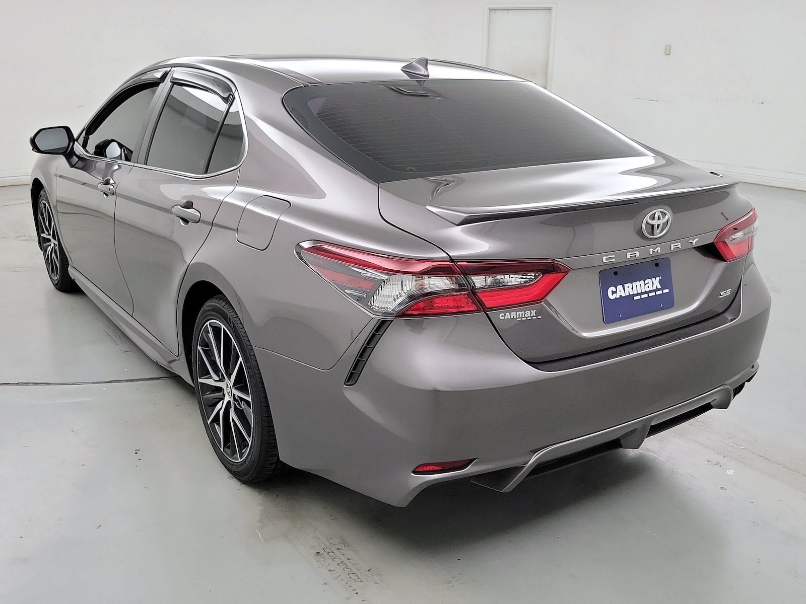 2021 Toyota Camry SE - Photo 7