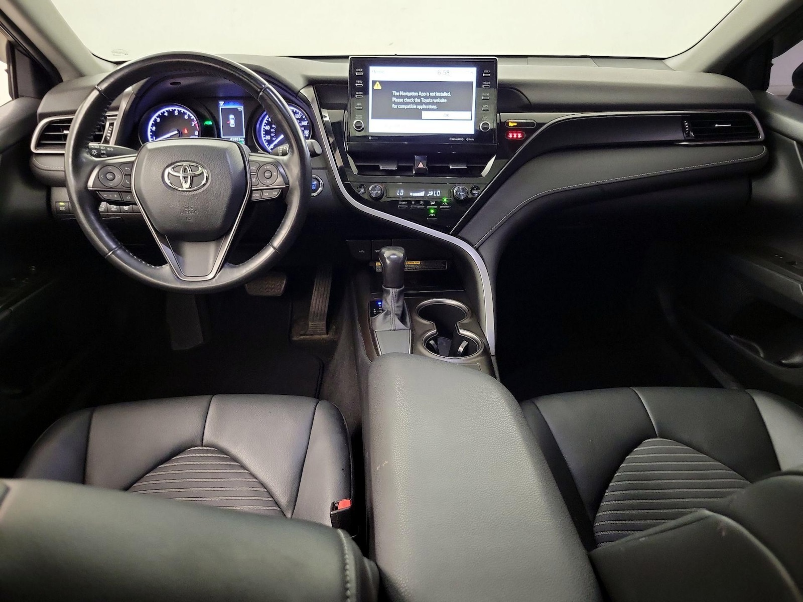 2021 Toyota Camry SE - Photo 8