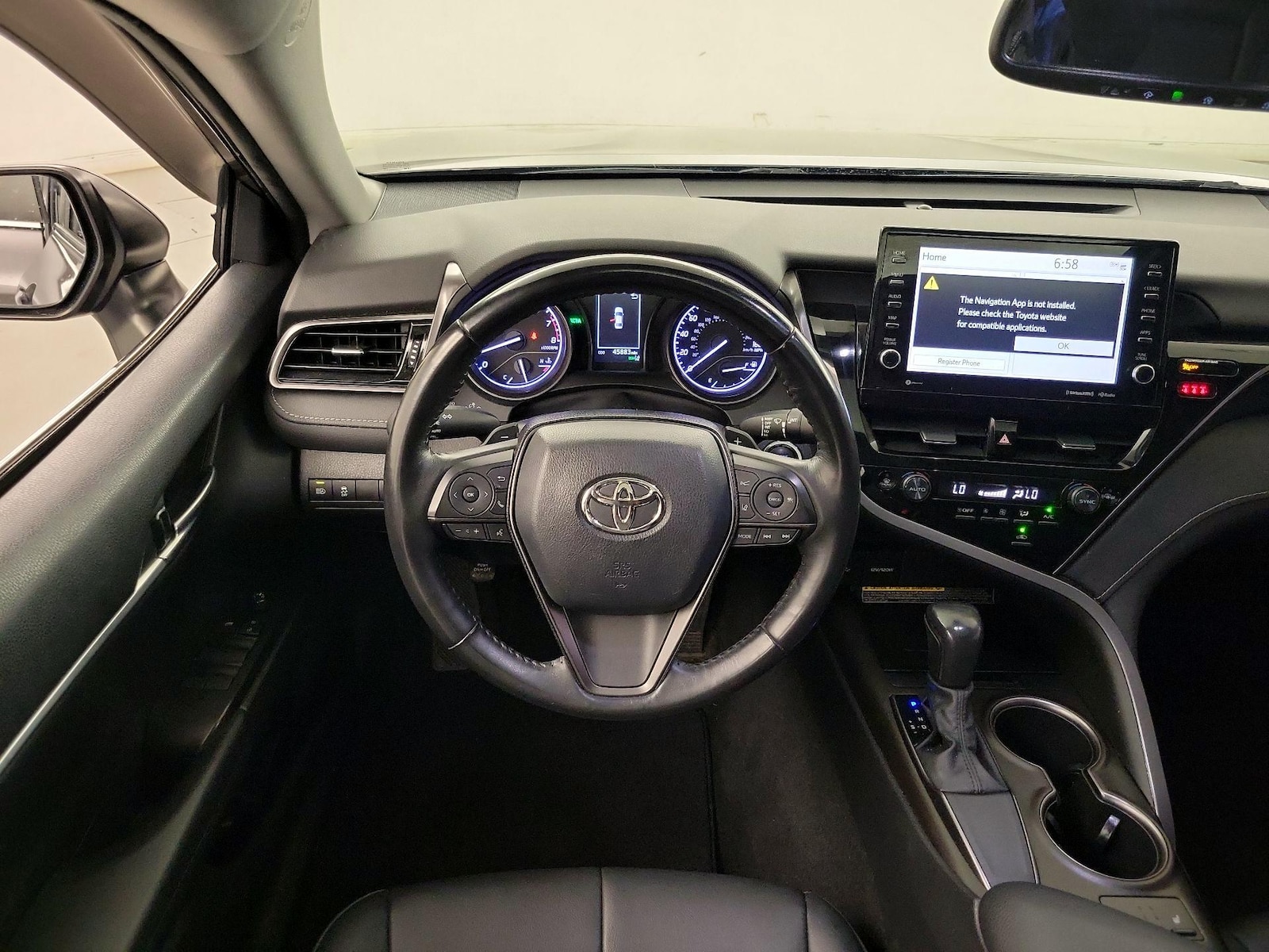 2021 Toyota Camry SE - Photo 9