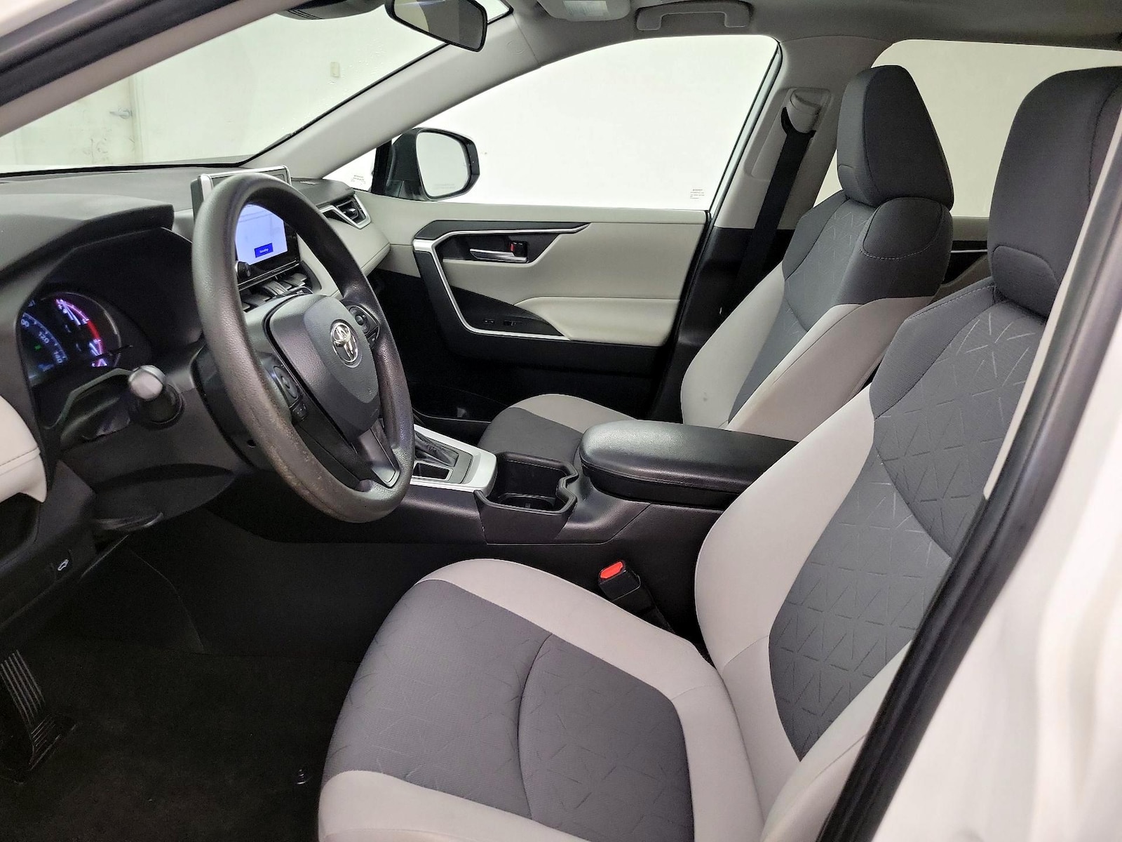 2023 Toyota RAV4 XLE - Photo 10