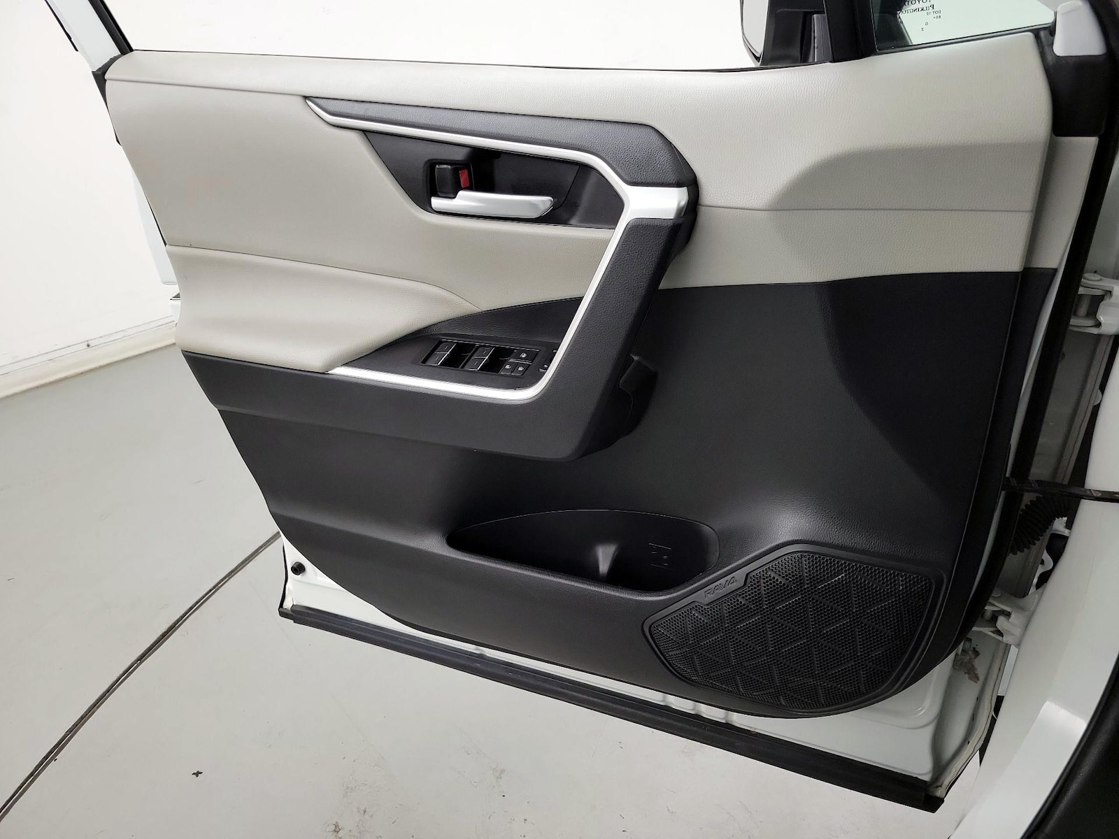 2023 Toyota RAV4 XLE - Photo 11