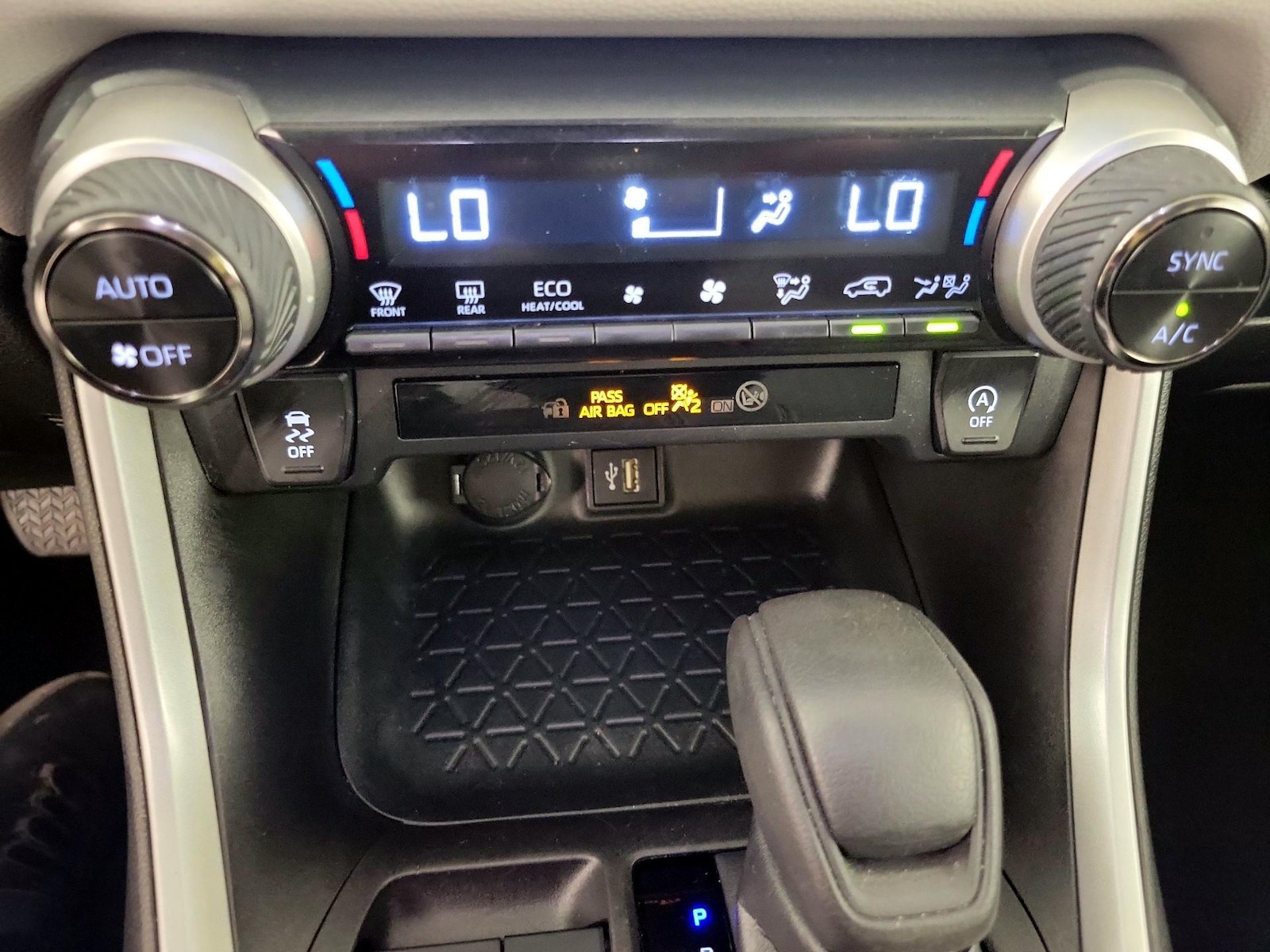2023 Toyota RAV4 XLE - Photo 16