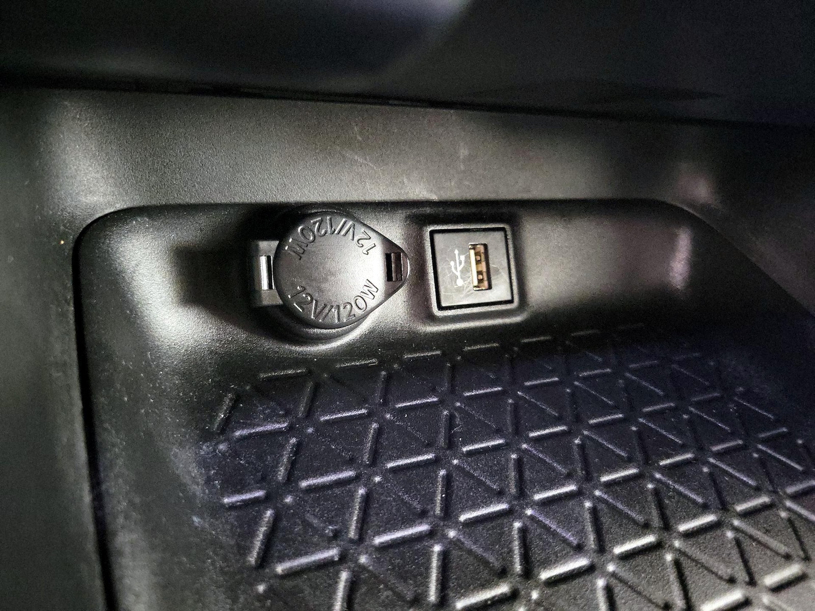 2023 Toyota RAV4 XLE - Photo 18