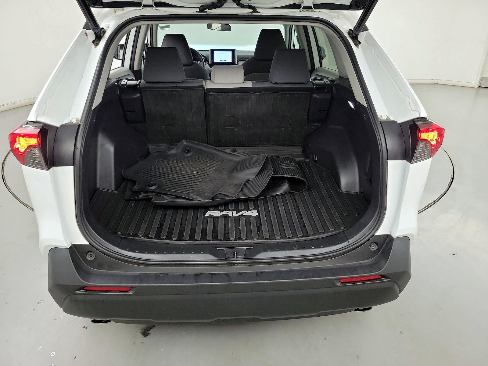 2023 Toyota RAV4 XLE - Photo 21