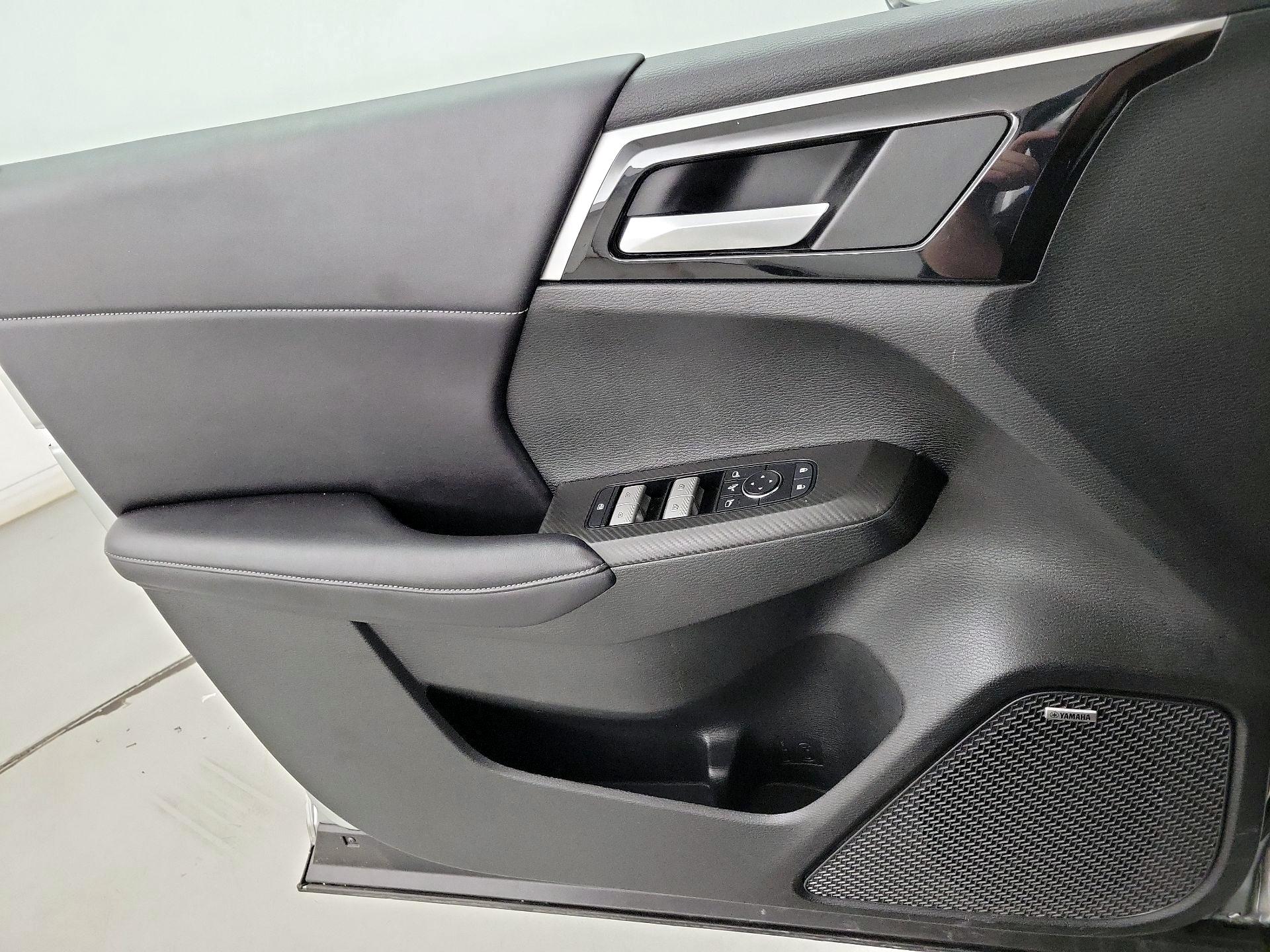 Thumbnail: 2025 Mitsubishi Outlander - 12